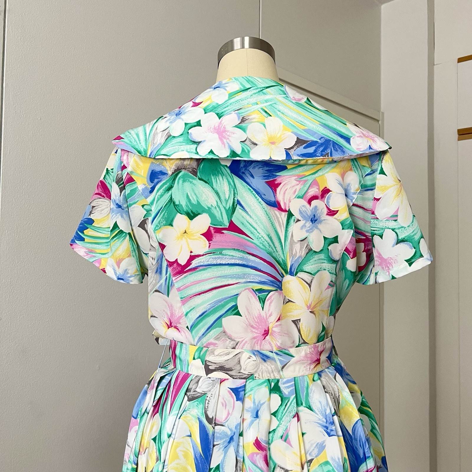 1980s Floral Midi Day Dress French Vintage Button Front Pleated 80s Does 40s