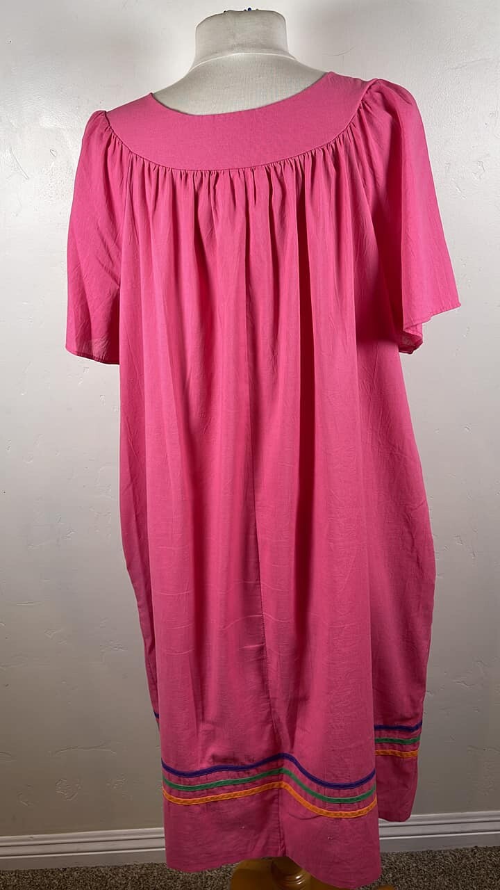 Vintage Super comfy embroidered pink tent dress 1980’s Just for Women