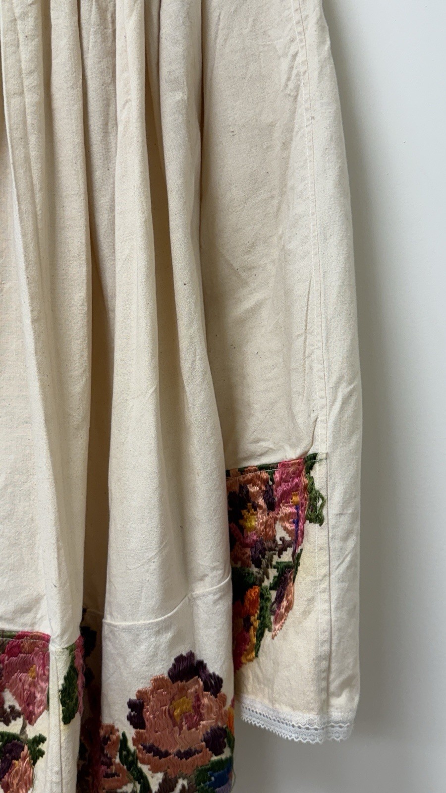 ANTIQUE EUROPEAN Hungarian FLORAL EMBROIDERED LINEN SKIRT 1900s Vintage