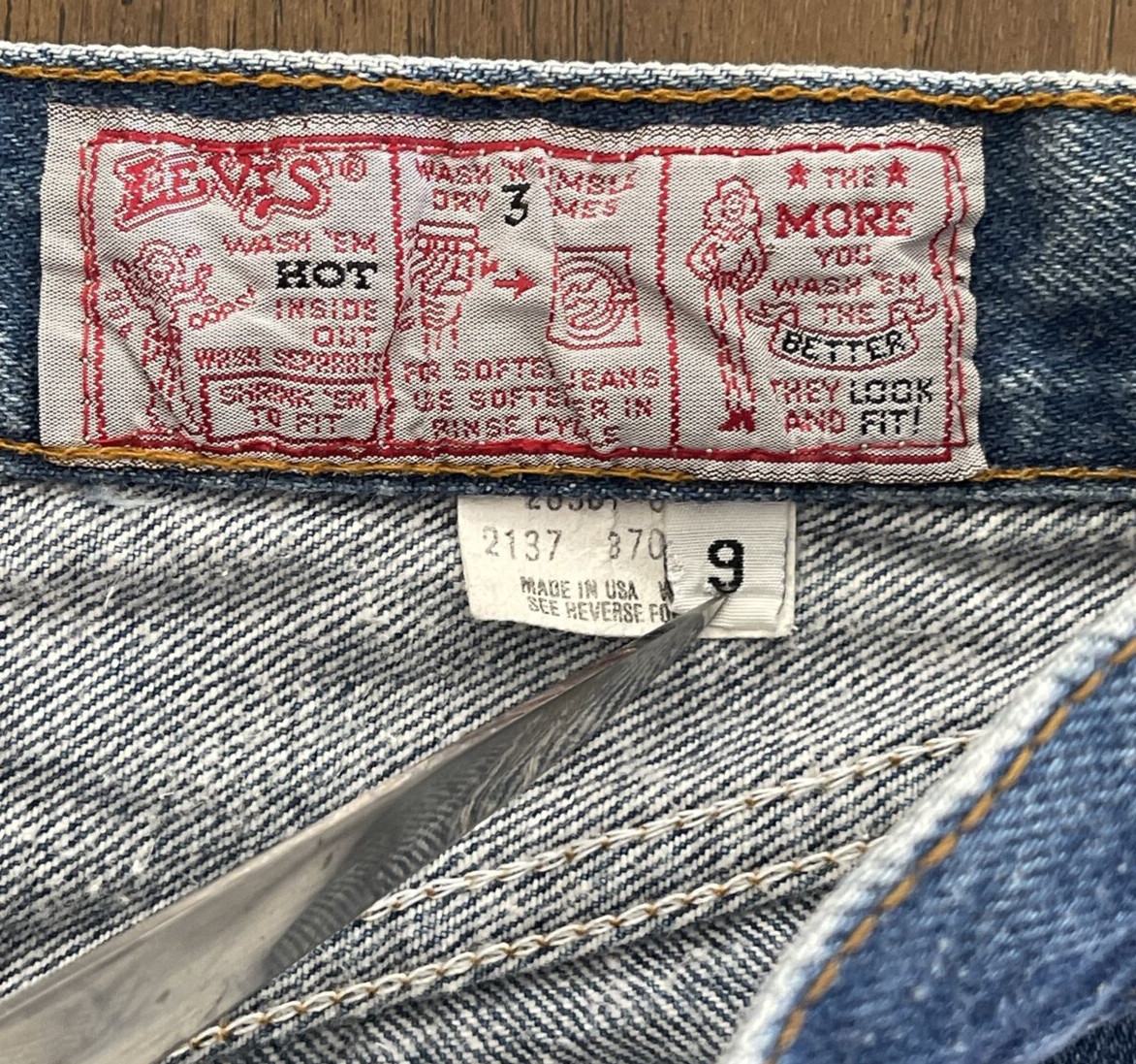 Levi’s 26501 0116 Blue Jeans Made In USA size 9 (W24 L30)