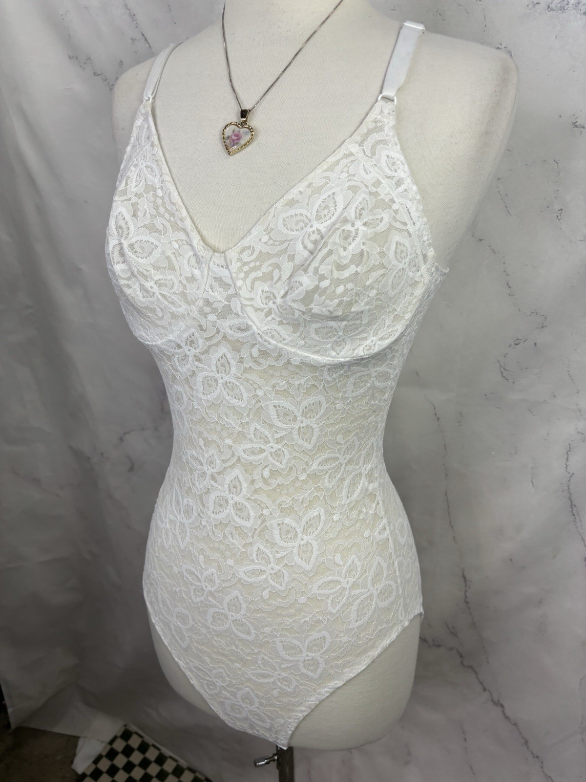 Vtg Bali White Lace Teddy Bodysuit 34B Floral Bridal Coquette Underwire shape