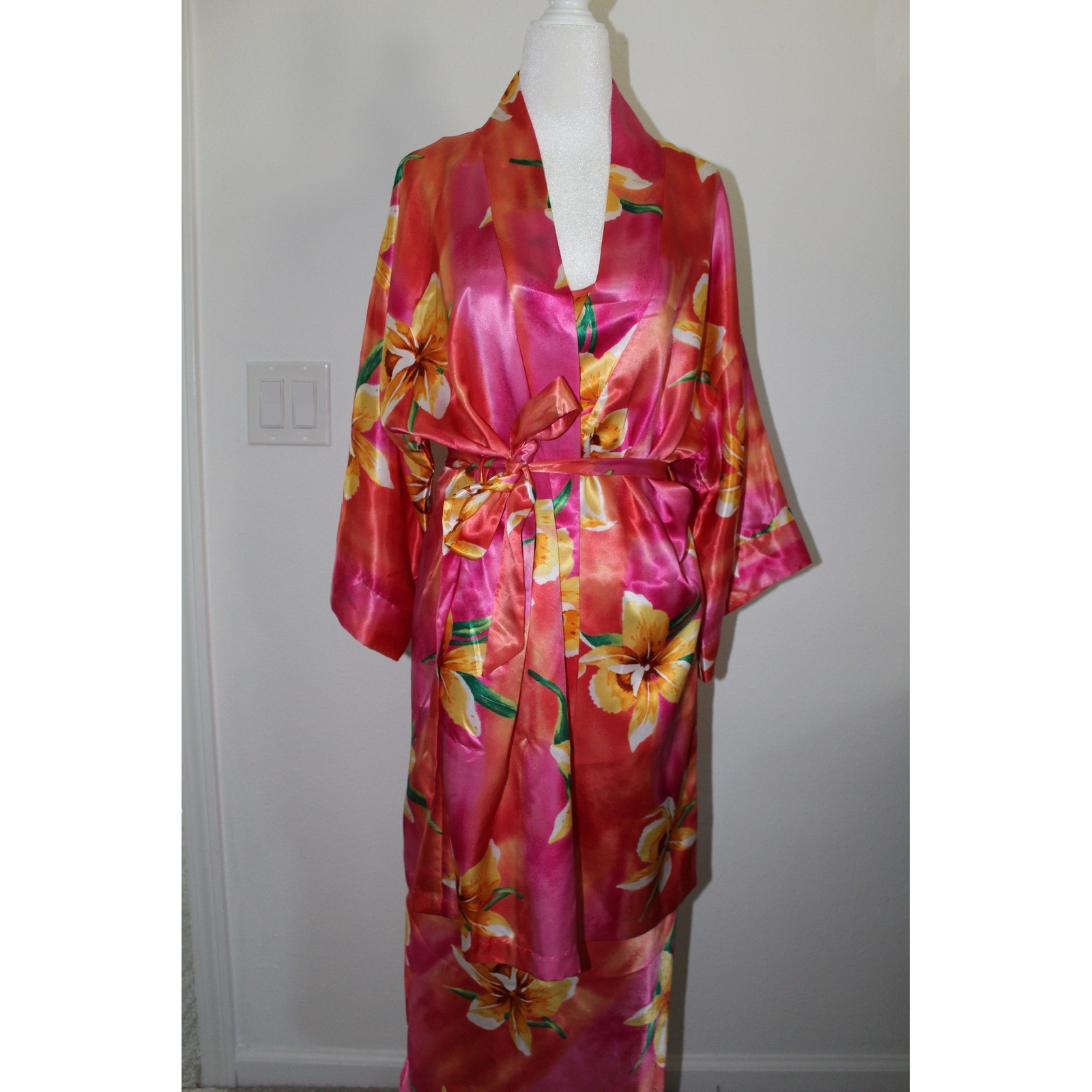 VTG Expressions California Dynasty Pink Floral Satin Robe Nightgown Set S/M