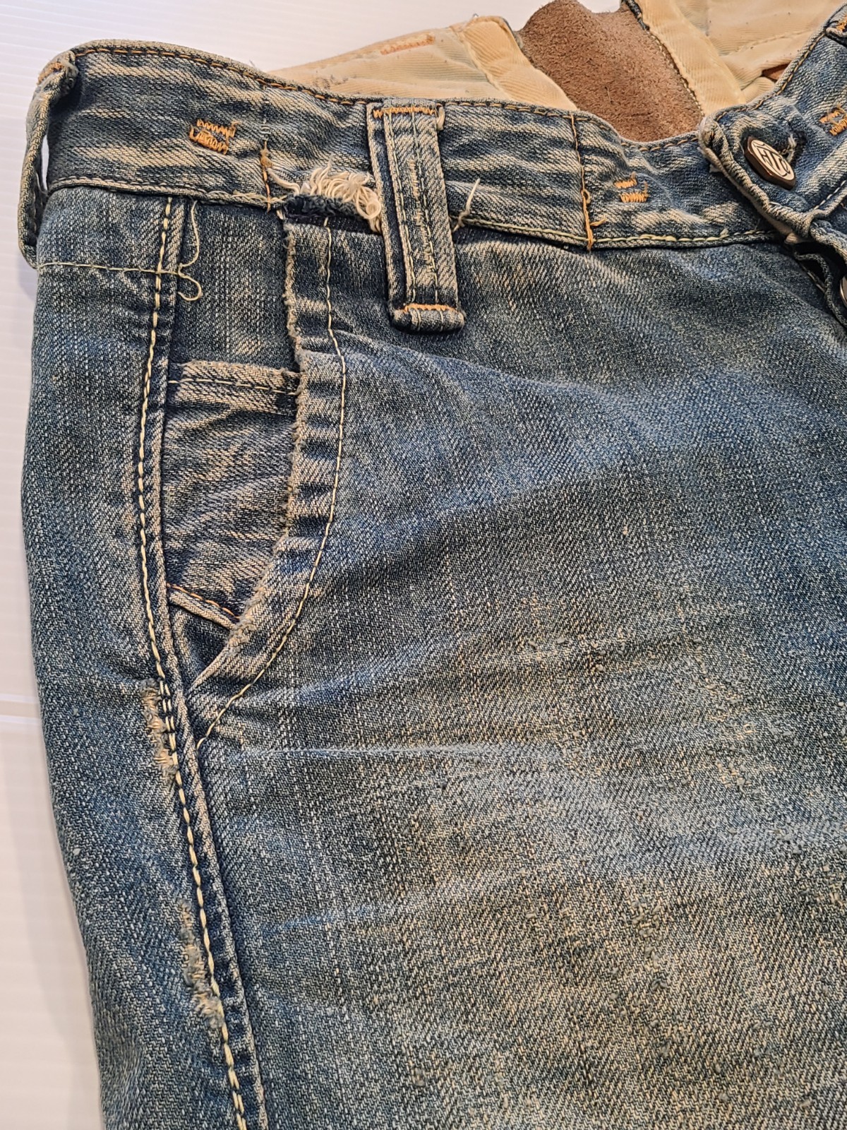 HTC Hollywood Trading Company Vintage Jeans, Made in Italy, sz 26, Distressed