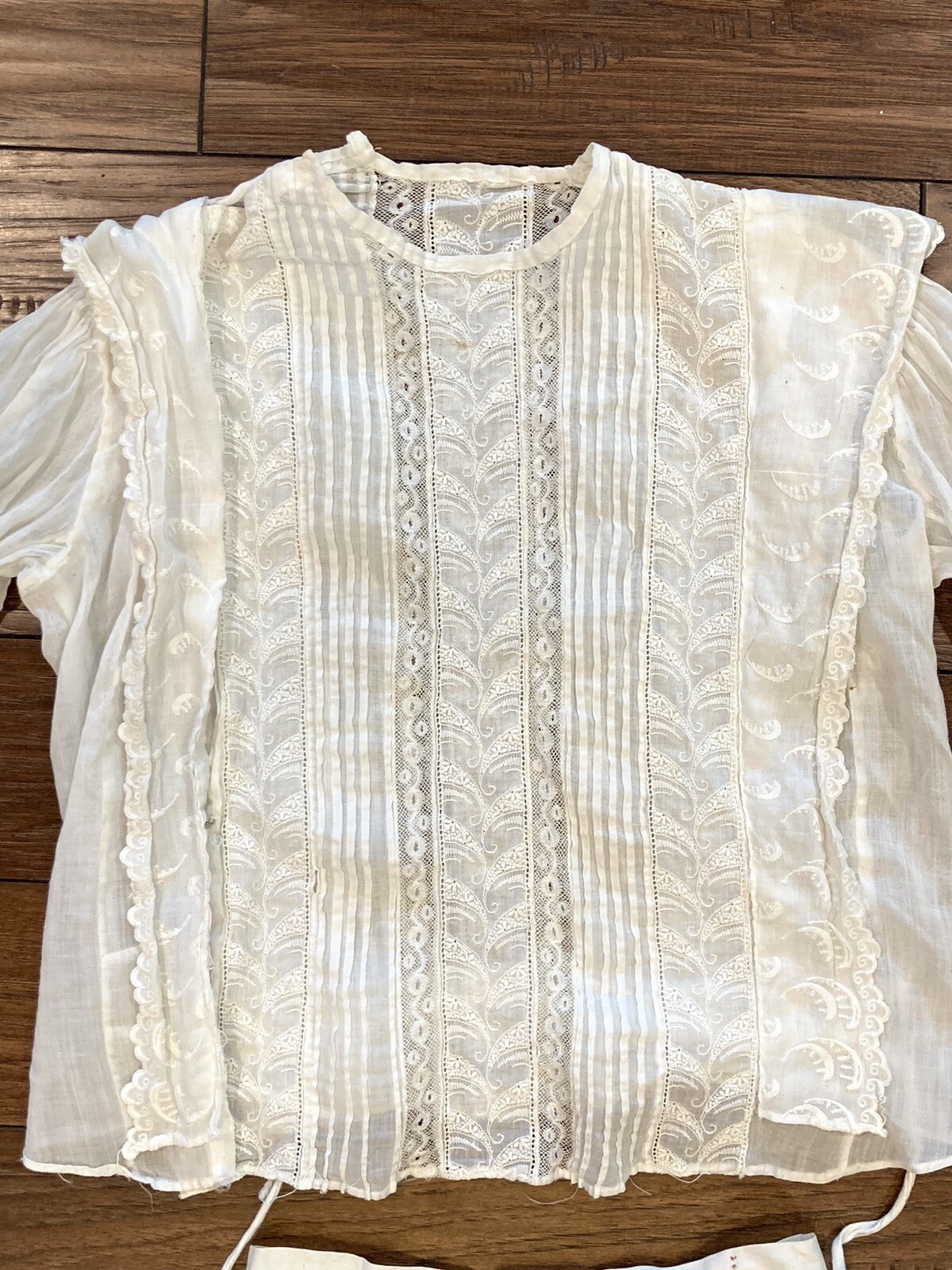 Antique Victorian lawn dress, lace, pin tucks, double tiered skirt XS as is