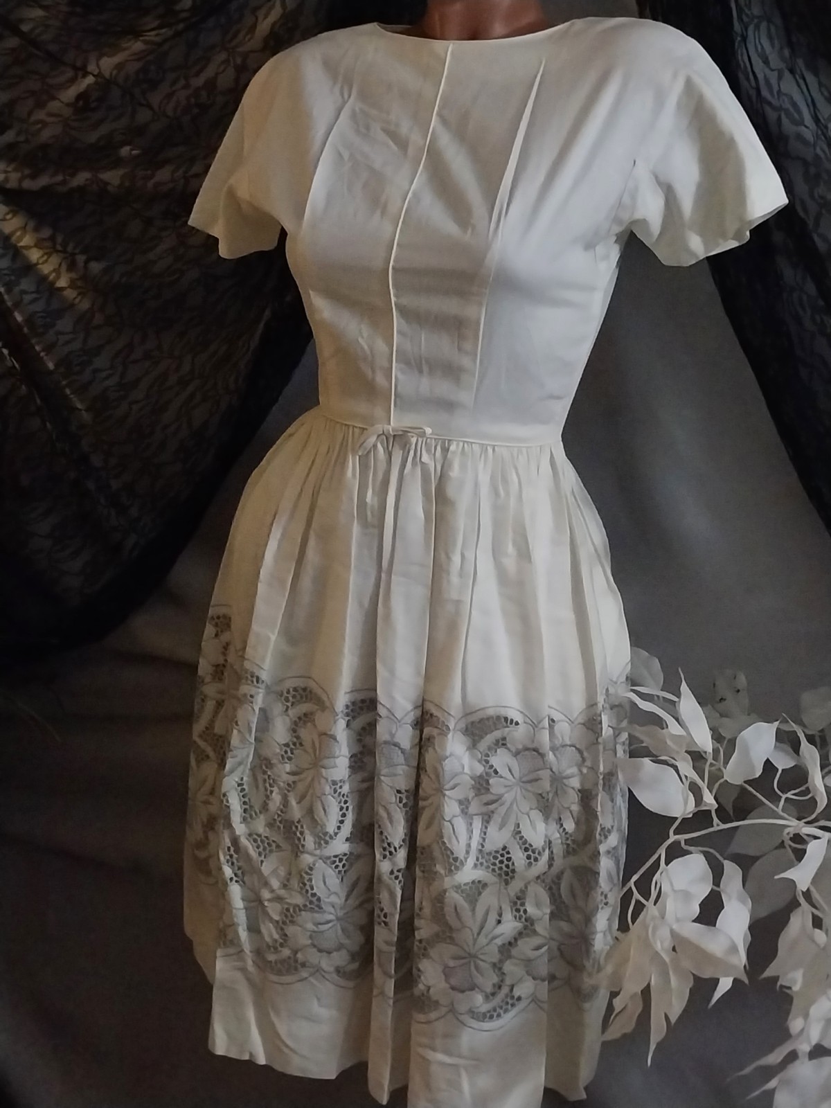 VTG 50’S LINEN LACE DOILY CUTWORK ROCKABILLY HOUSEWIFE FARMHOUSE COQUETTE DRESS