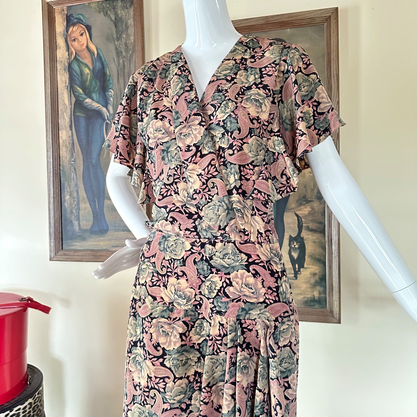 Vintage 80s doe 40s Romantic Femme Floral Draped Sash Wiggle Wrap Dress M