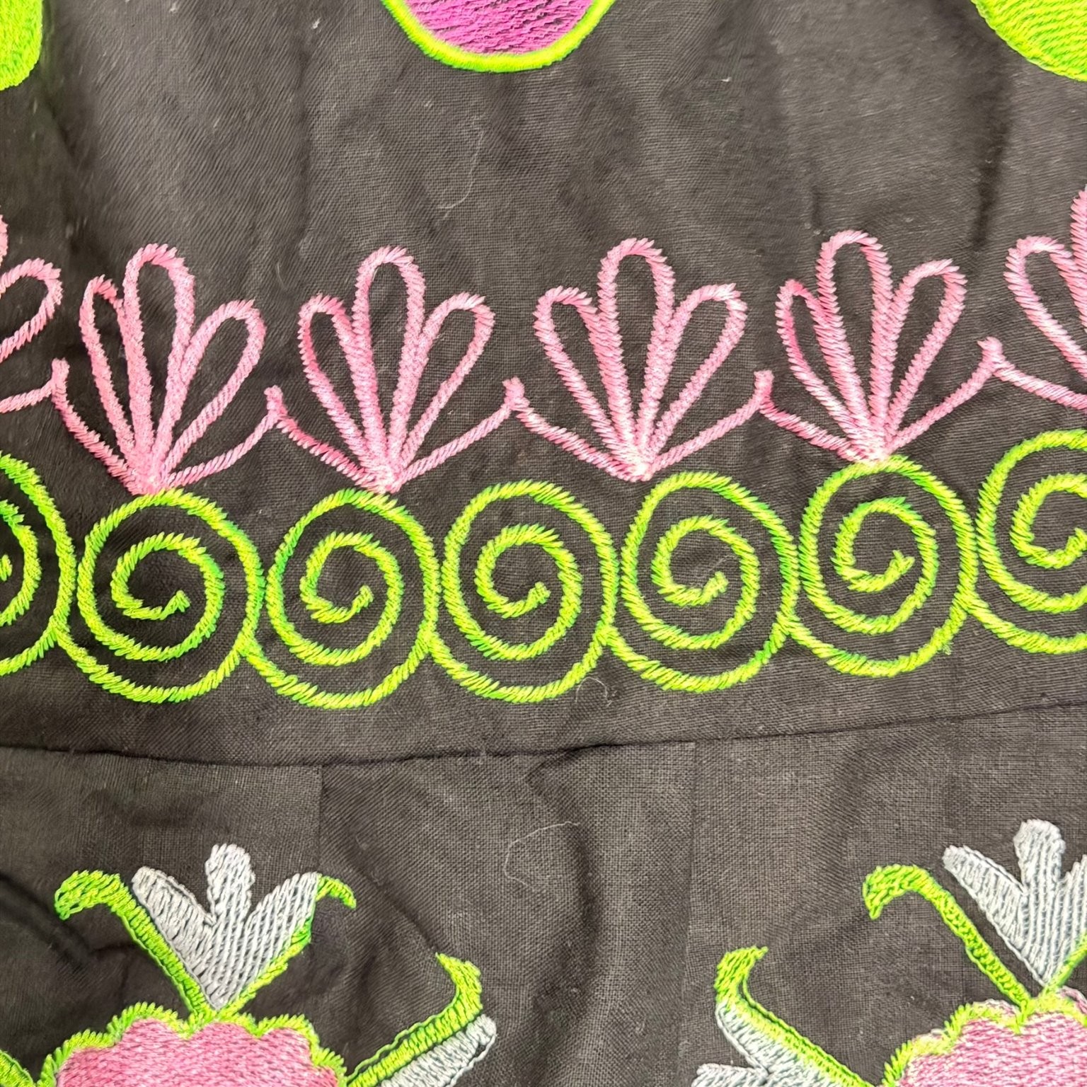 Vintage Embroidered Floral Folk Art Skirt Black Pink Green Elastic Waist