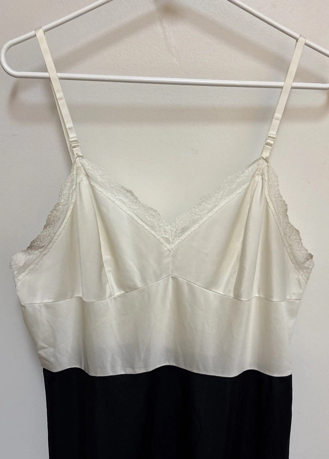 Vintage 1960s Sarah Smith Ivory and Black Full Slip Size 40 Anti-Satic Style 799