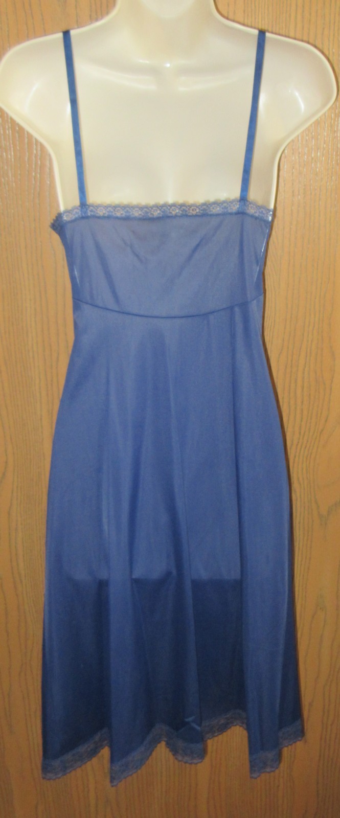 vintage size 36 VANITY FAIR MIDNIGHT BLUE mega LACE NYLON full slip NIGHTGOWN