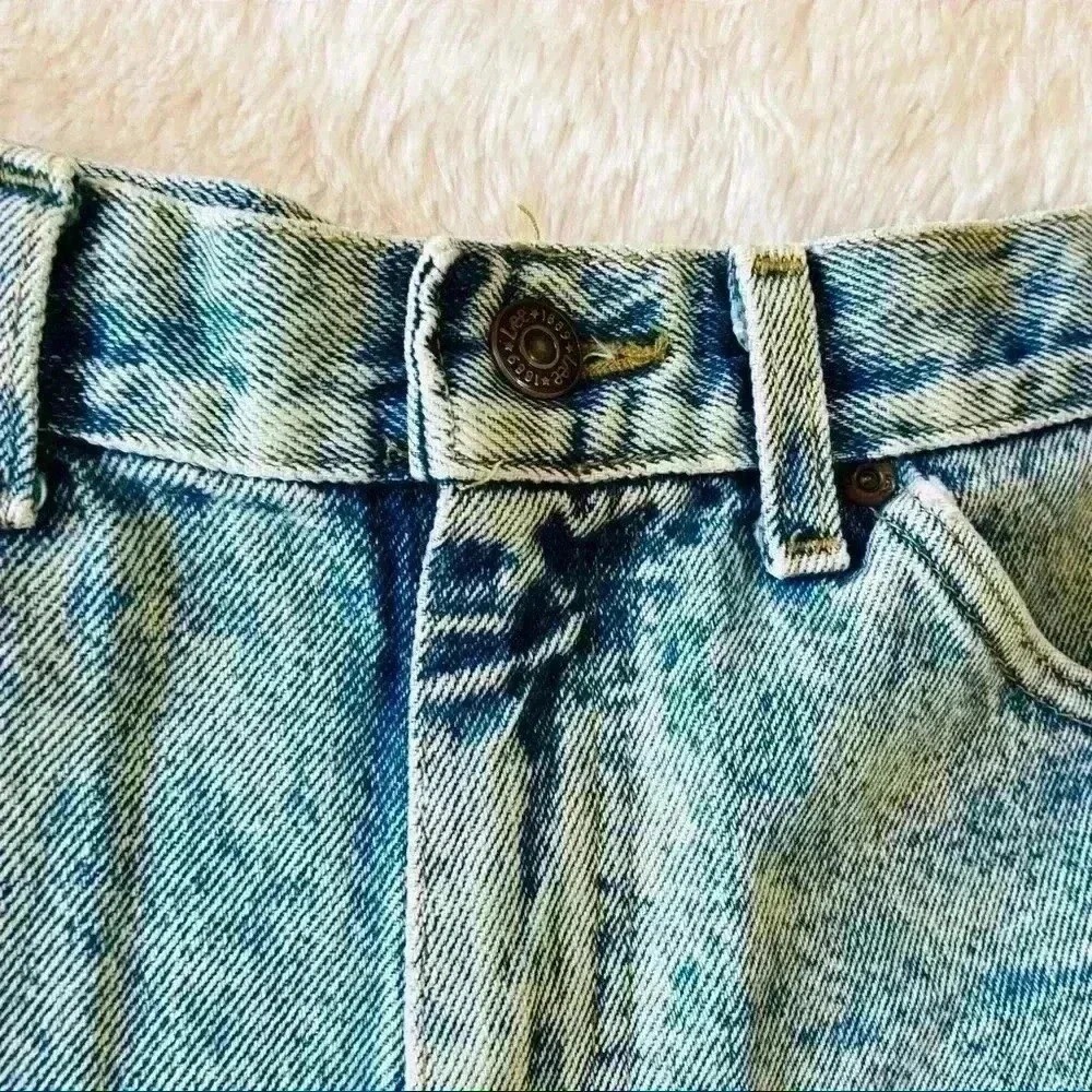 Vintage Vintage Turquoise Tinted High Waisted „Mom” Distress Cutoff Jean Shorts