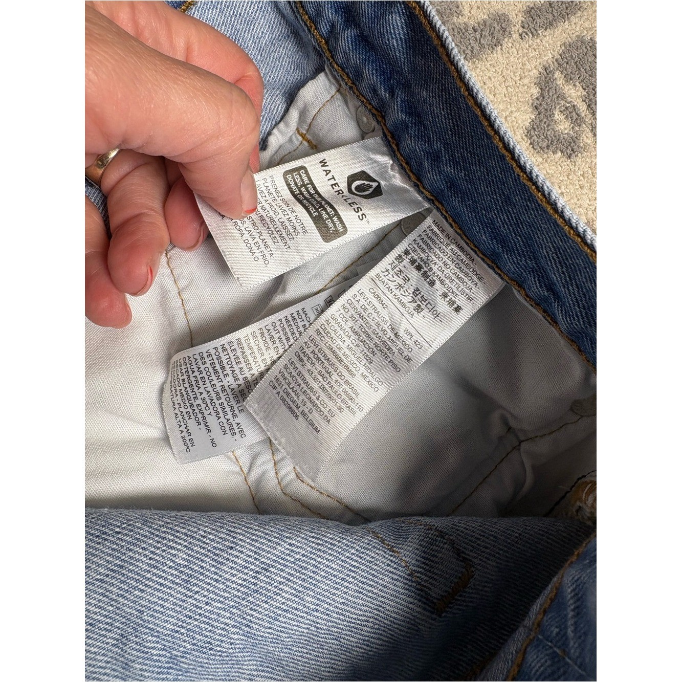 Levi’s 32W Light Blue Distressed Denim Shorts