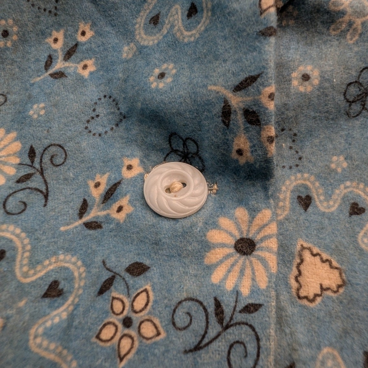 70s Women’s Distressed Bandana and Floral Design Button Down Top