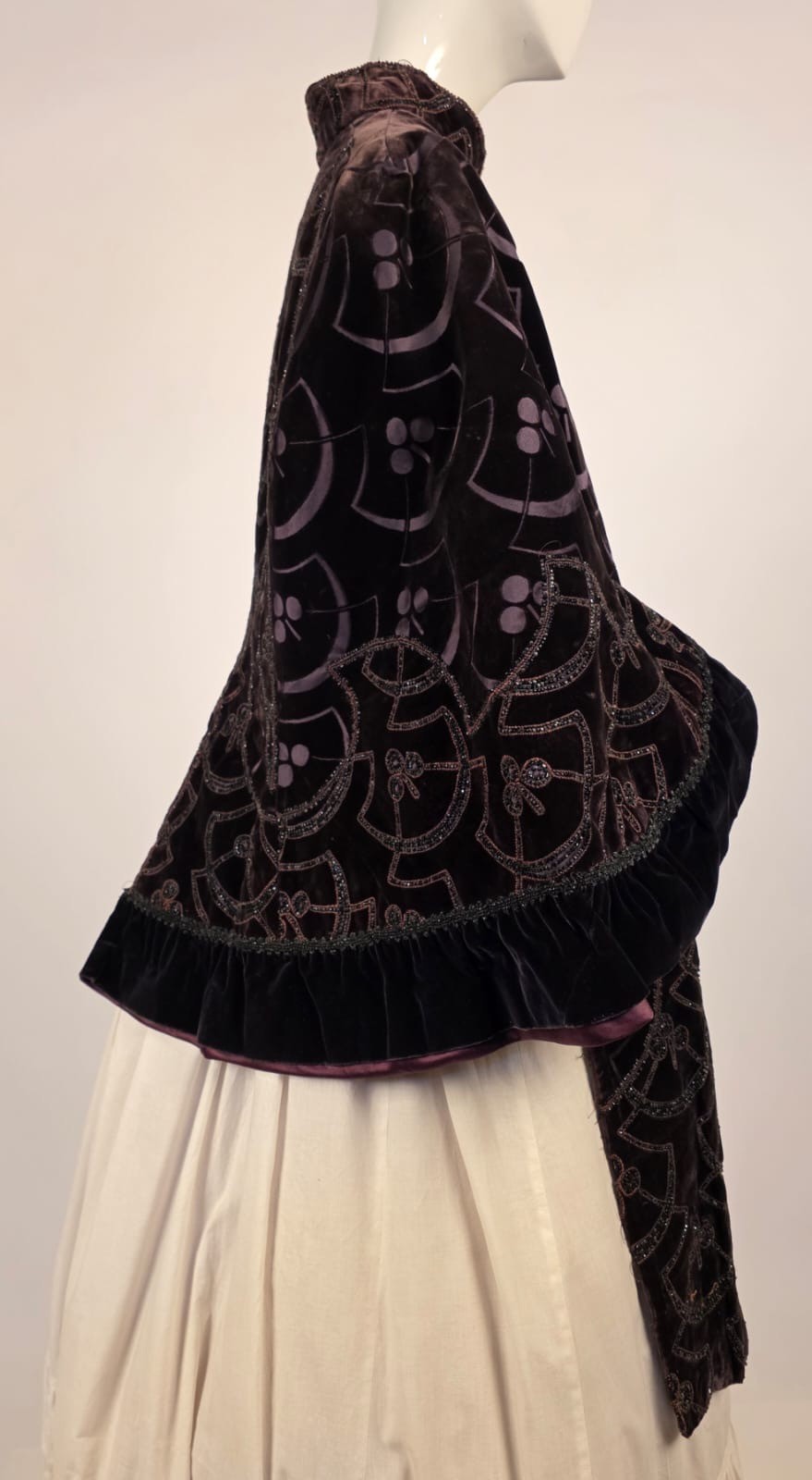 VICTORIAN FRENCH COUTURE EMILE PINGAT DEEP GRAPE DOLMAN CAPE W JET BEADING