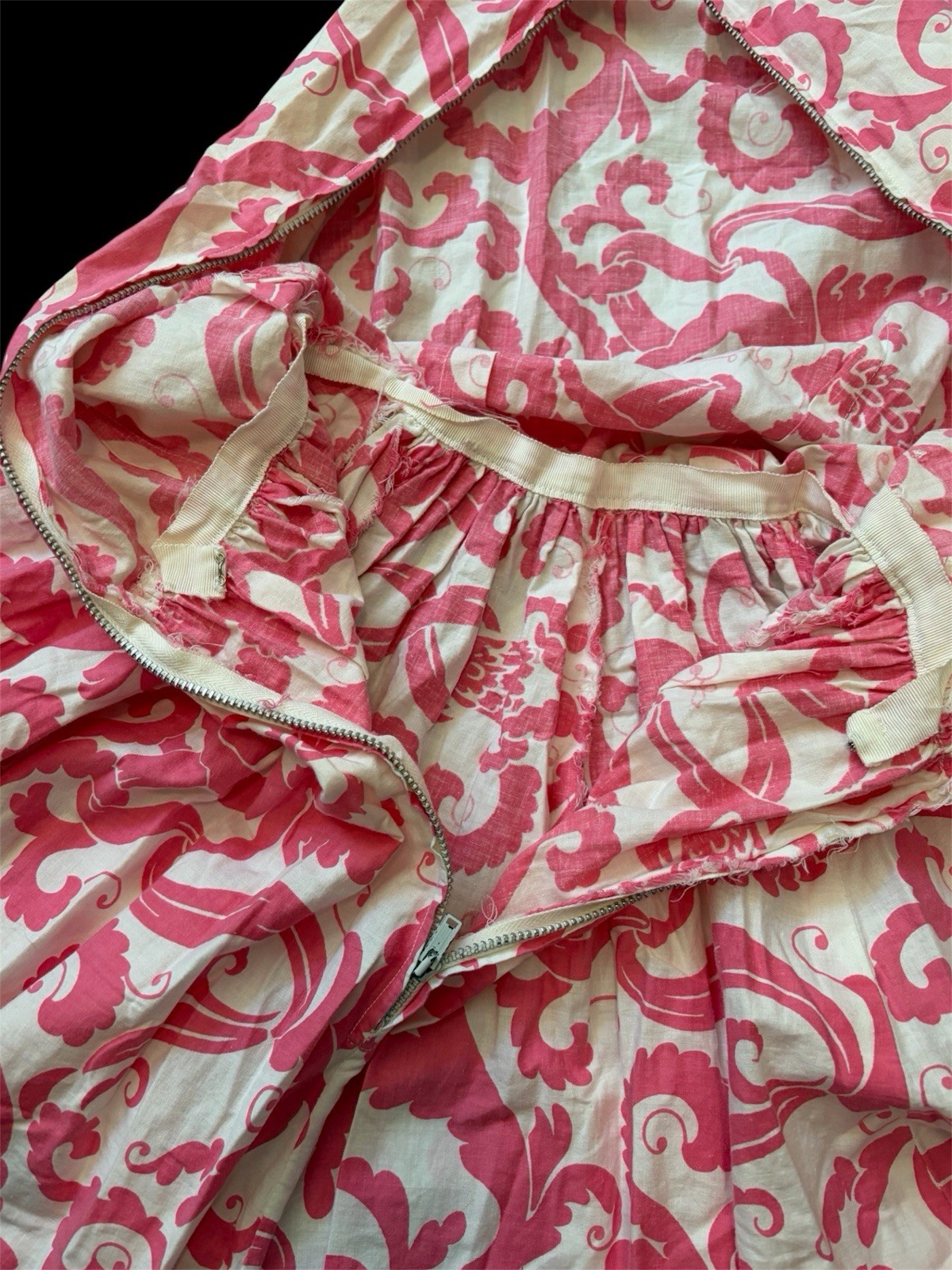 Vintage 1950s Novelty Print Dress Cupid Size Xxs Pink And White XS Pockets Women