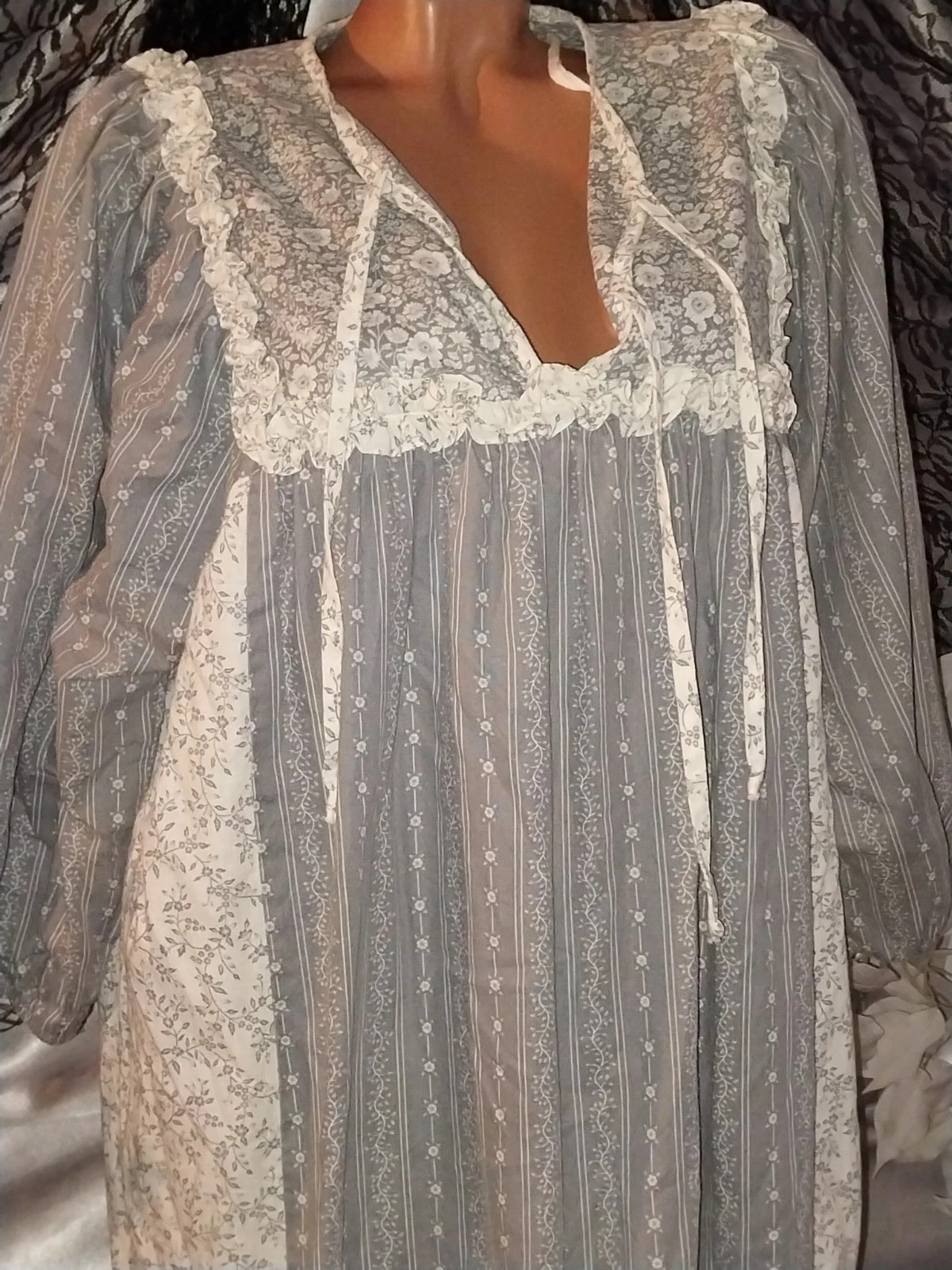 Vtg PRAIRIE FARMHOUSE COTTAGE FOLK calico Housedress PEASANT PRIMITIVE DRESS 50