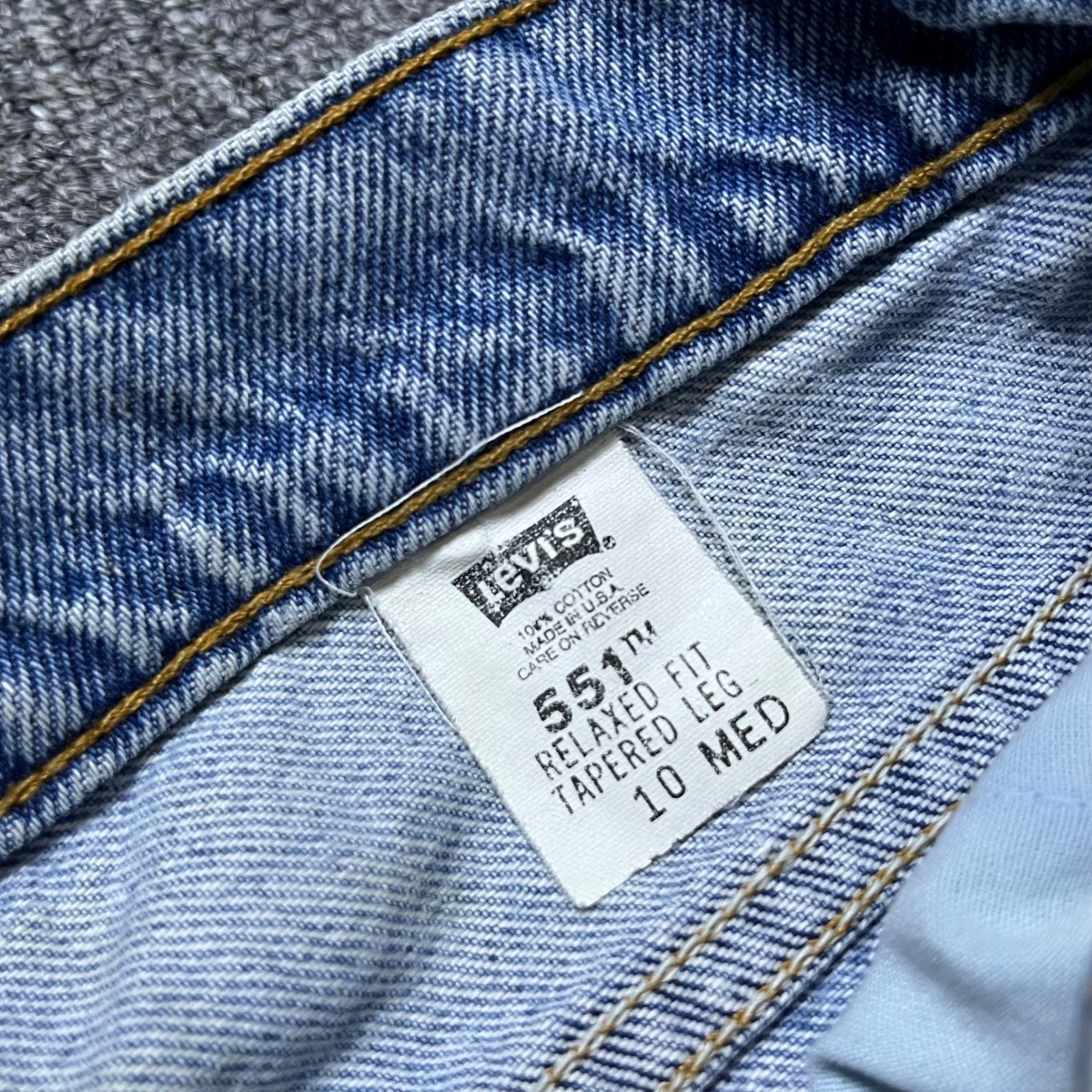 Vintage Levi’s 551 Relaxed Fit Tapered Leg Jeans 10 MED Light Wash Denim 90s USA