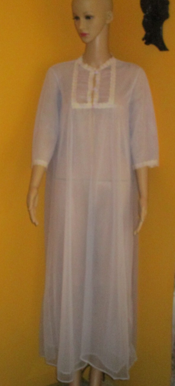 Vtg SEARS Sheer Nylon Pastel Purple Lilac Peignoir Long Robe 36 Beige Lace Trim
