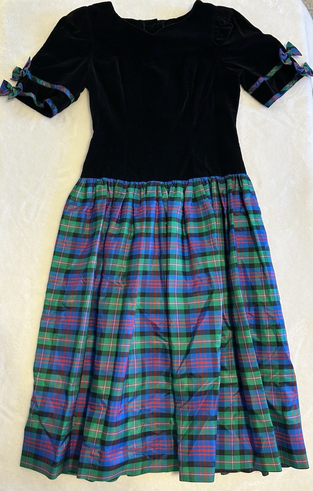 Vintage 1980’s Misty Lane Black Velvet Party Dress With Bows, size 7/8 Preowned
