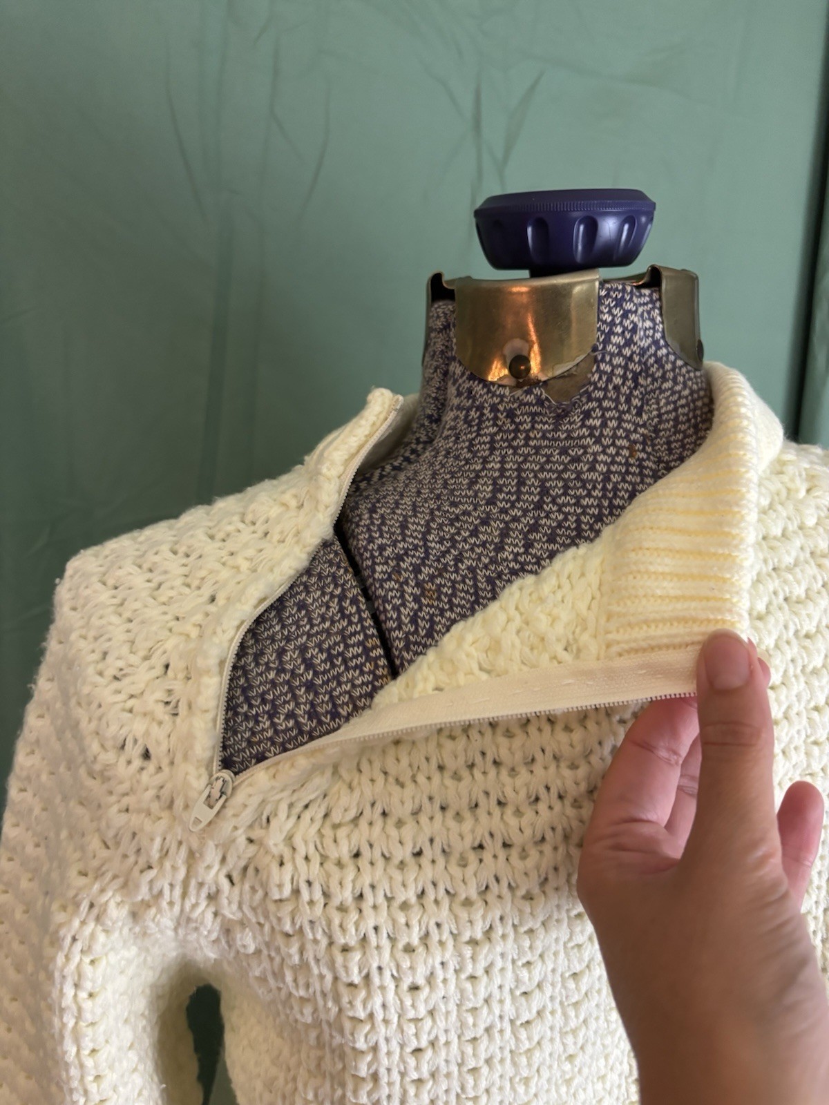 Vintage Sweater Women’s Small Chunky Ivory Cable Knit Retro Christmas Outdoors