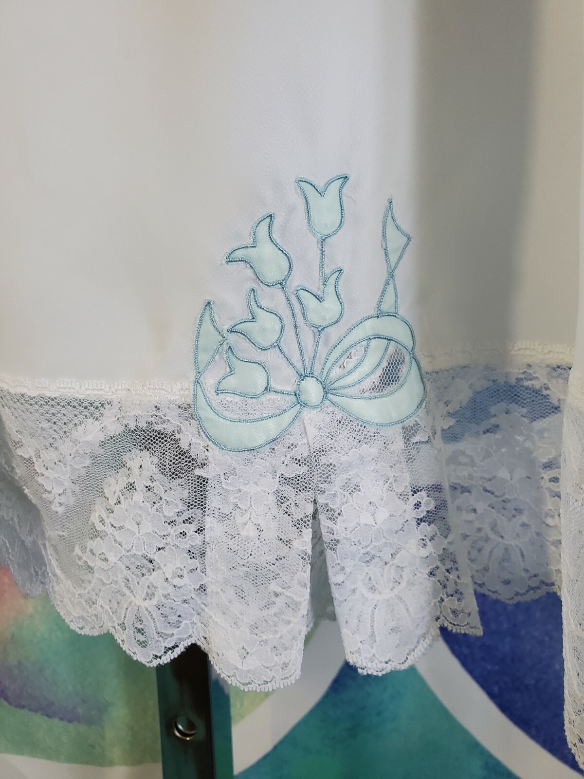 YOUNG TRADITIONS LACE NYLON HALF SLIP SZ M MEDIUM 27.5″ WHITE EUC