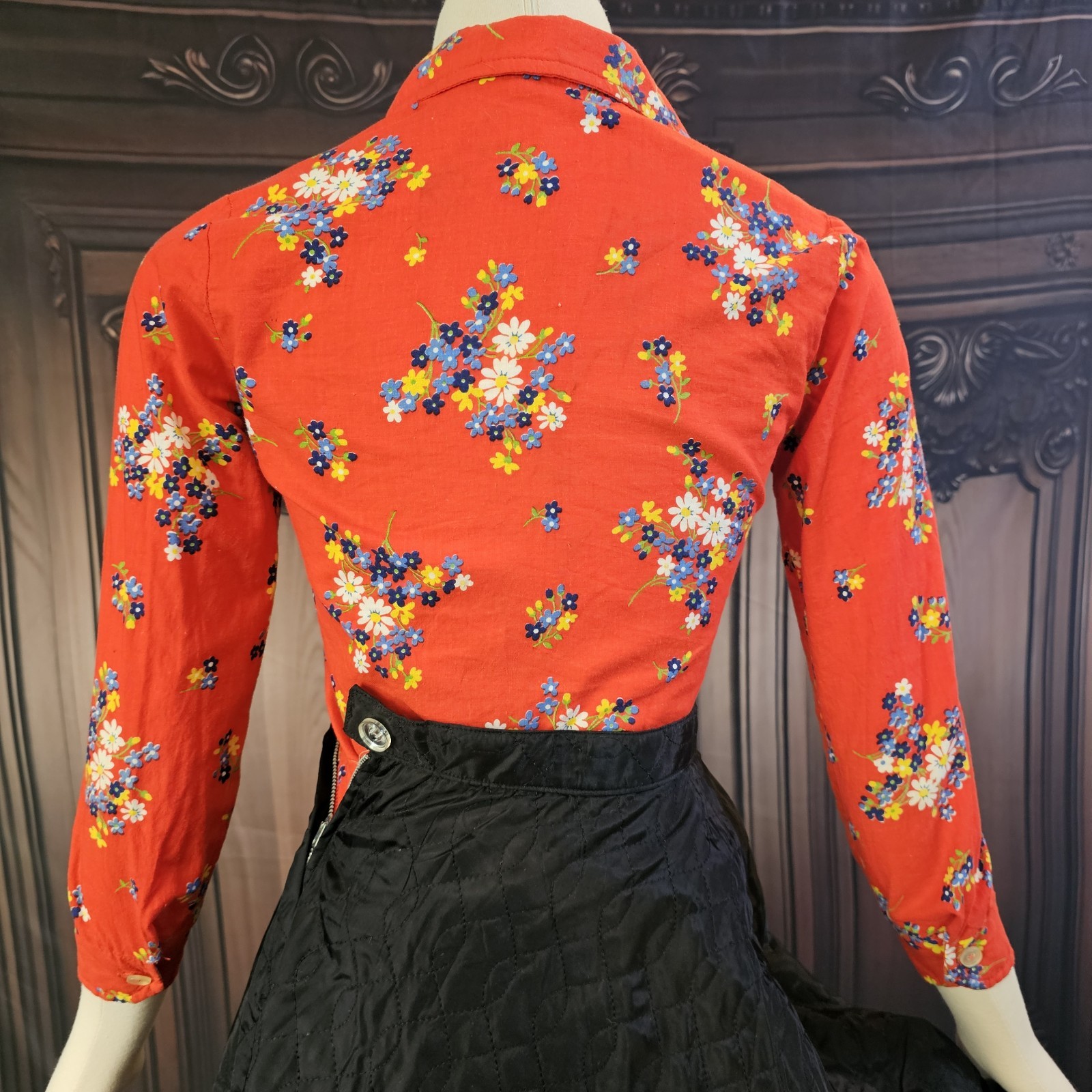 Vintage 1970s Blouse Top Shirt Red Floral Pointed Collar Half Sleeve Retro Pinup