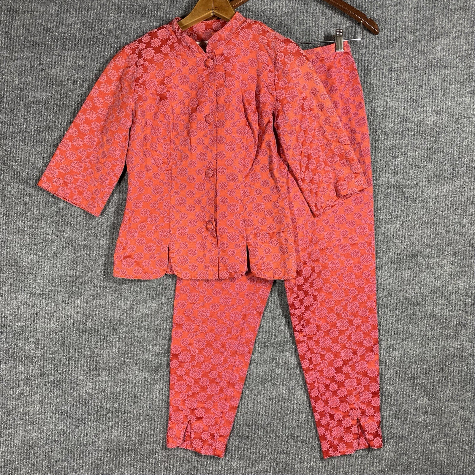 VINTAGE 60s Evelyn Pearson Lounge Suit Embroidered Silk Floral Mod Oriental