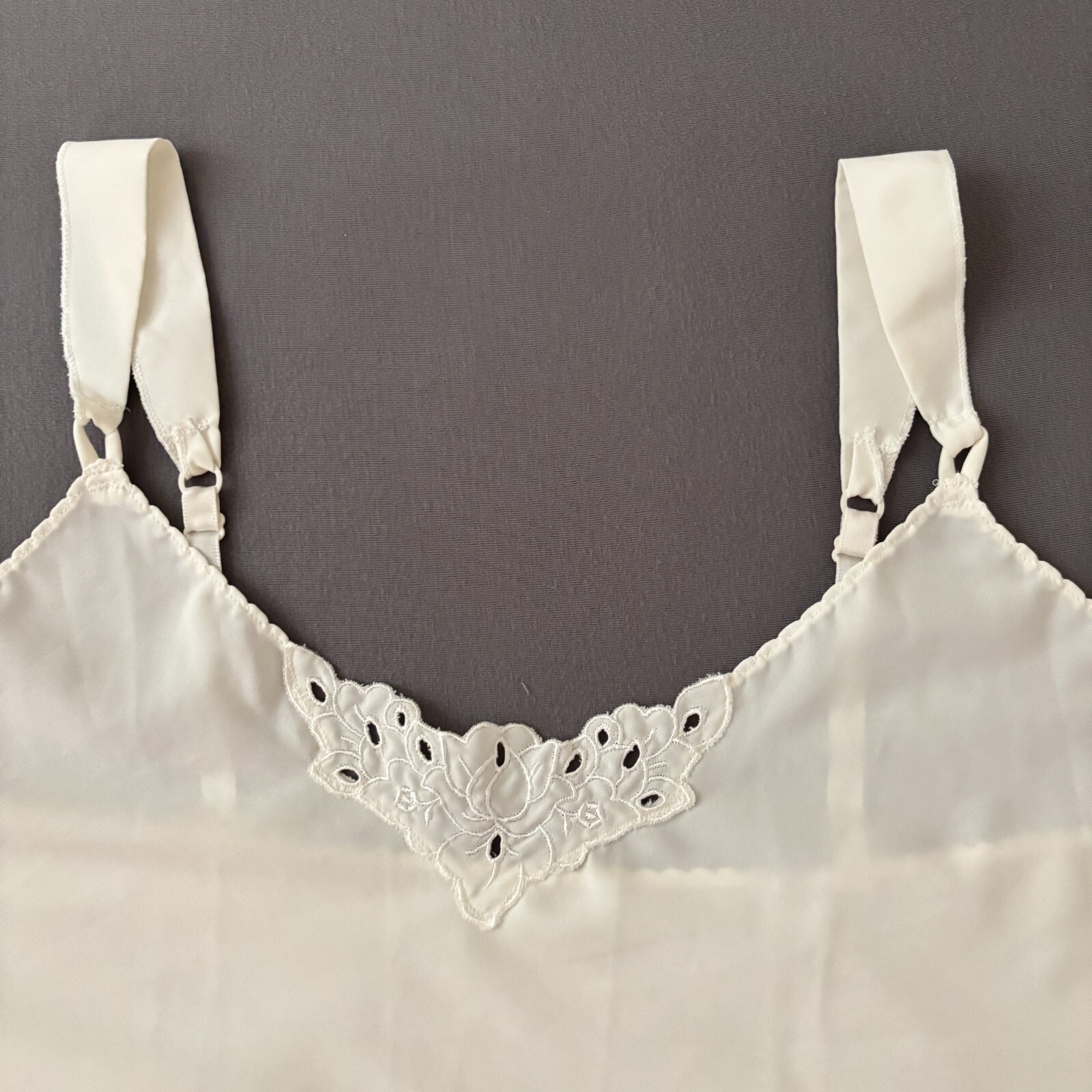 Vintage Vanity Fair Ivory Full Dress Slip 34 Classic Simple Elegance Grannycore