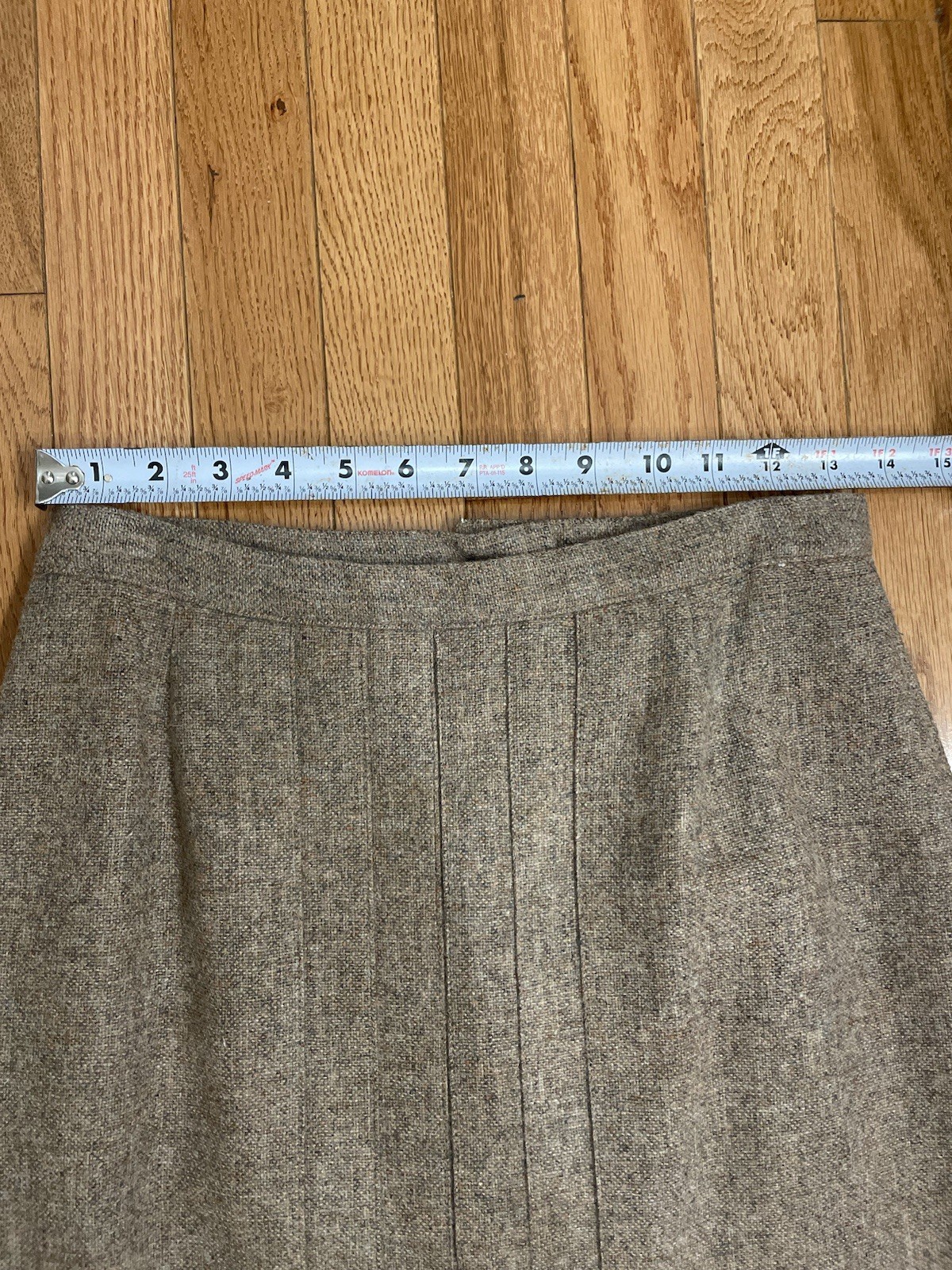 70s PRESTIGE OF BOSTON VINTAGE WOOL MID SKIRT UNION MADE USA TAN CLASSY PLEATED