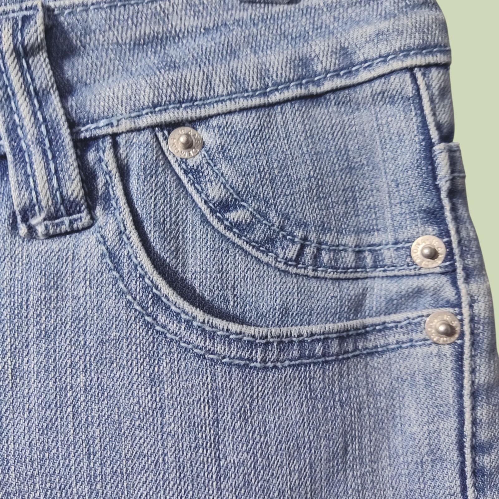 Demona Jeans Vintage Y2K Denim Bermuda Shorts Light Indigo Stitch Detail 4 NOS