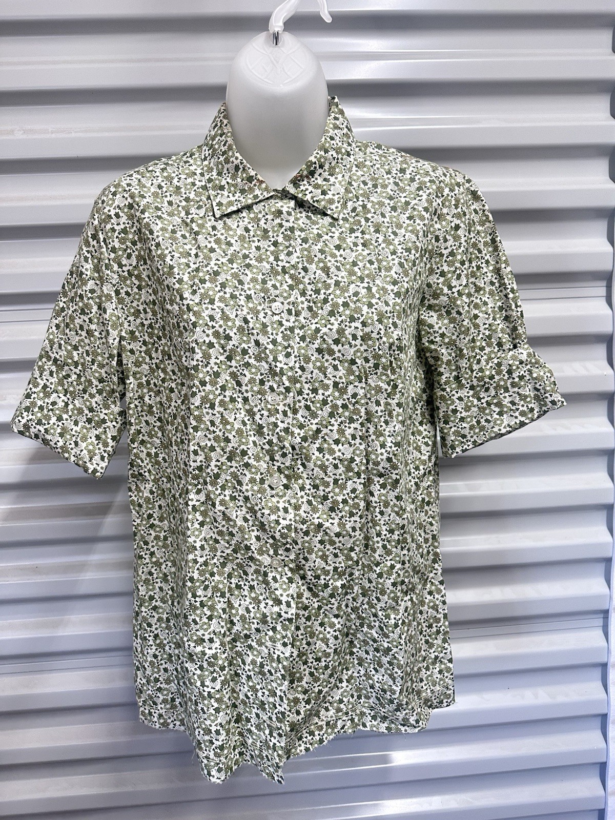 1960s Loop Collar Cotton Floral Green White Blouse Cuff Sleeve M/L Flawed