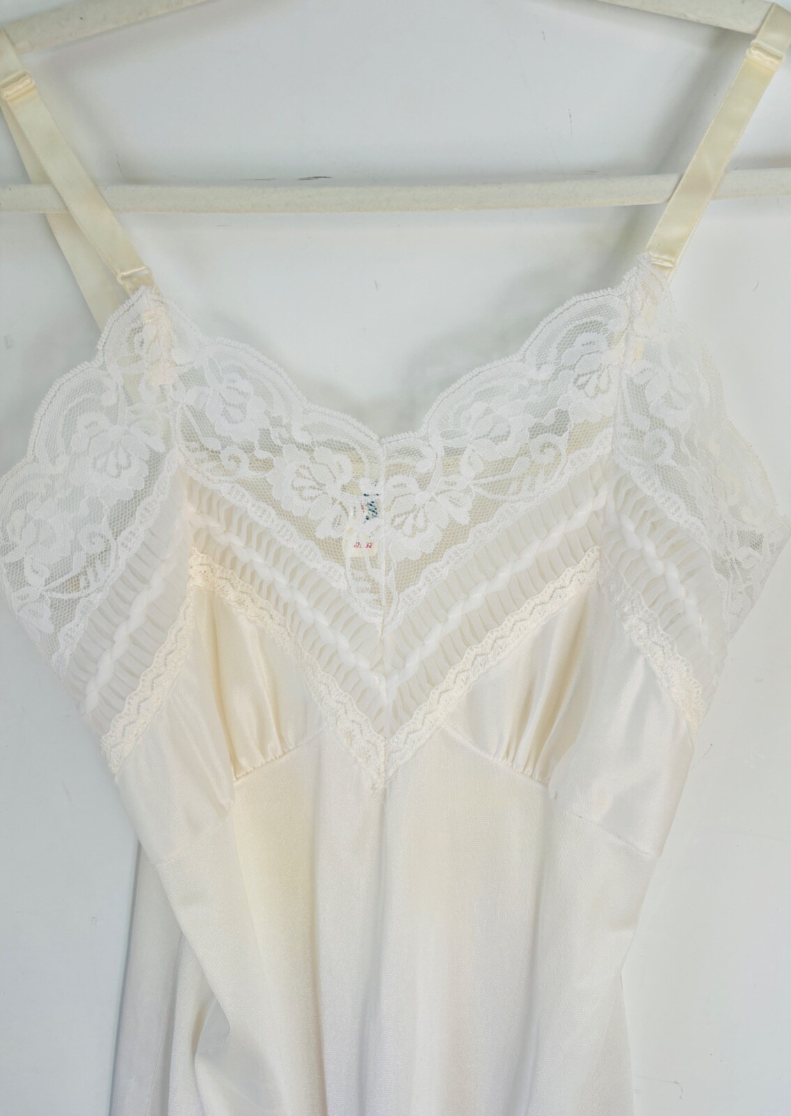 VTG 70’S VINCENT*BOMBSHELL SOFT WHITE LACE TRIM FULL SLIP CHEMISE NEGLIGEE*32 S