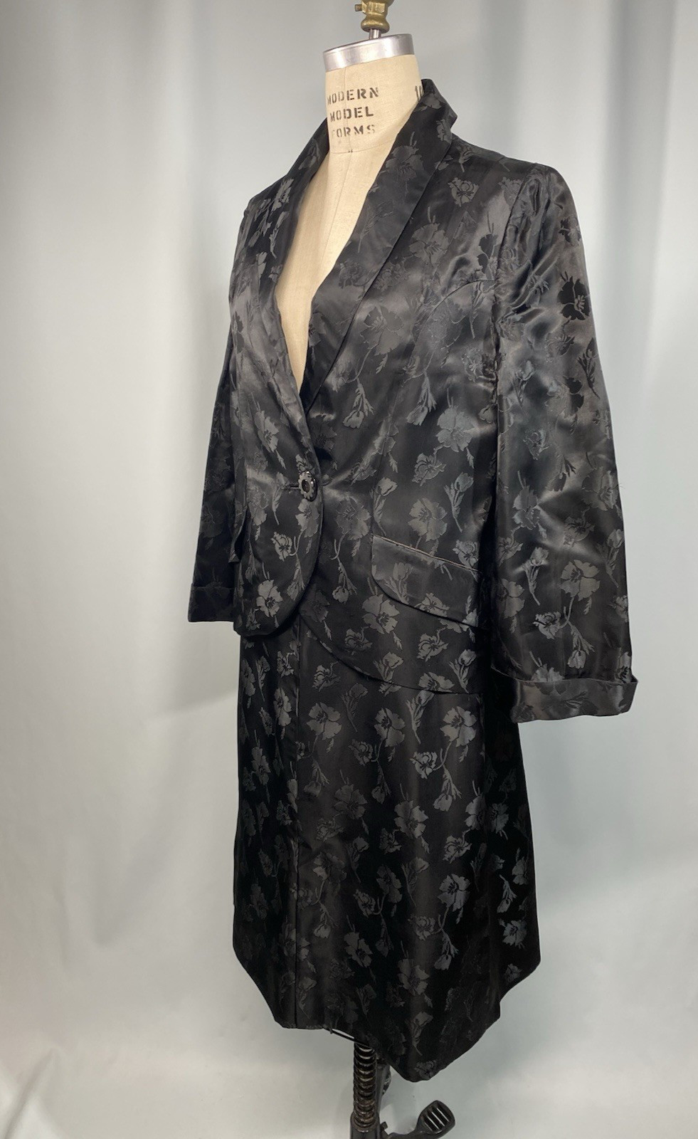 Vintage Skirt Suit SIZE LARGE black jacquard tailored classic 50s 60s goth