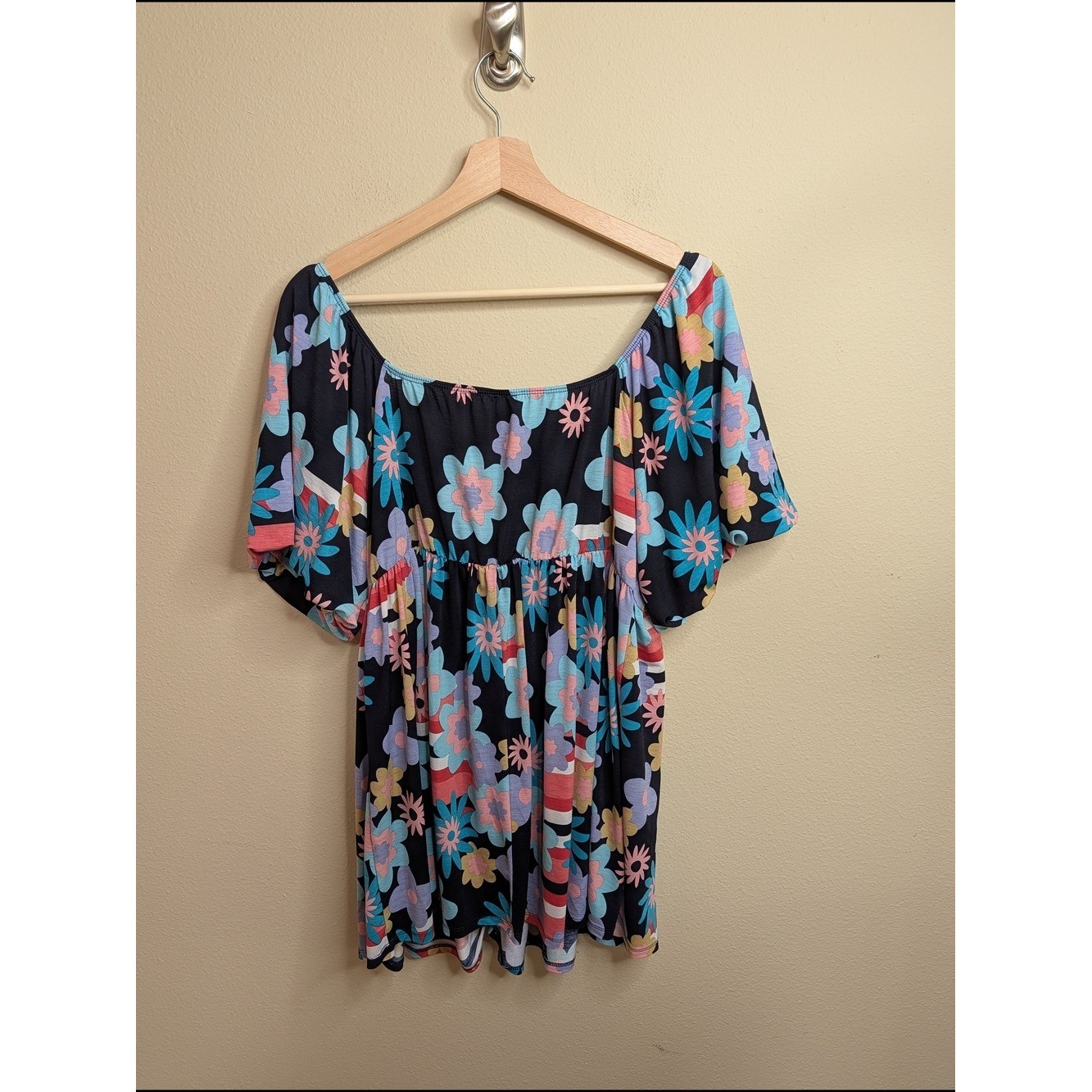 Sew In Love Retro Floral Top 2X Navy Multicolor Daisy Print with Twist Front
