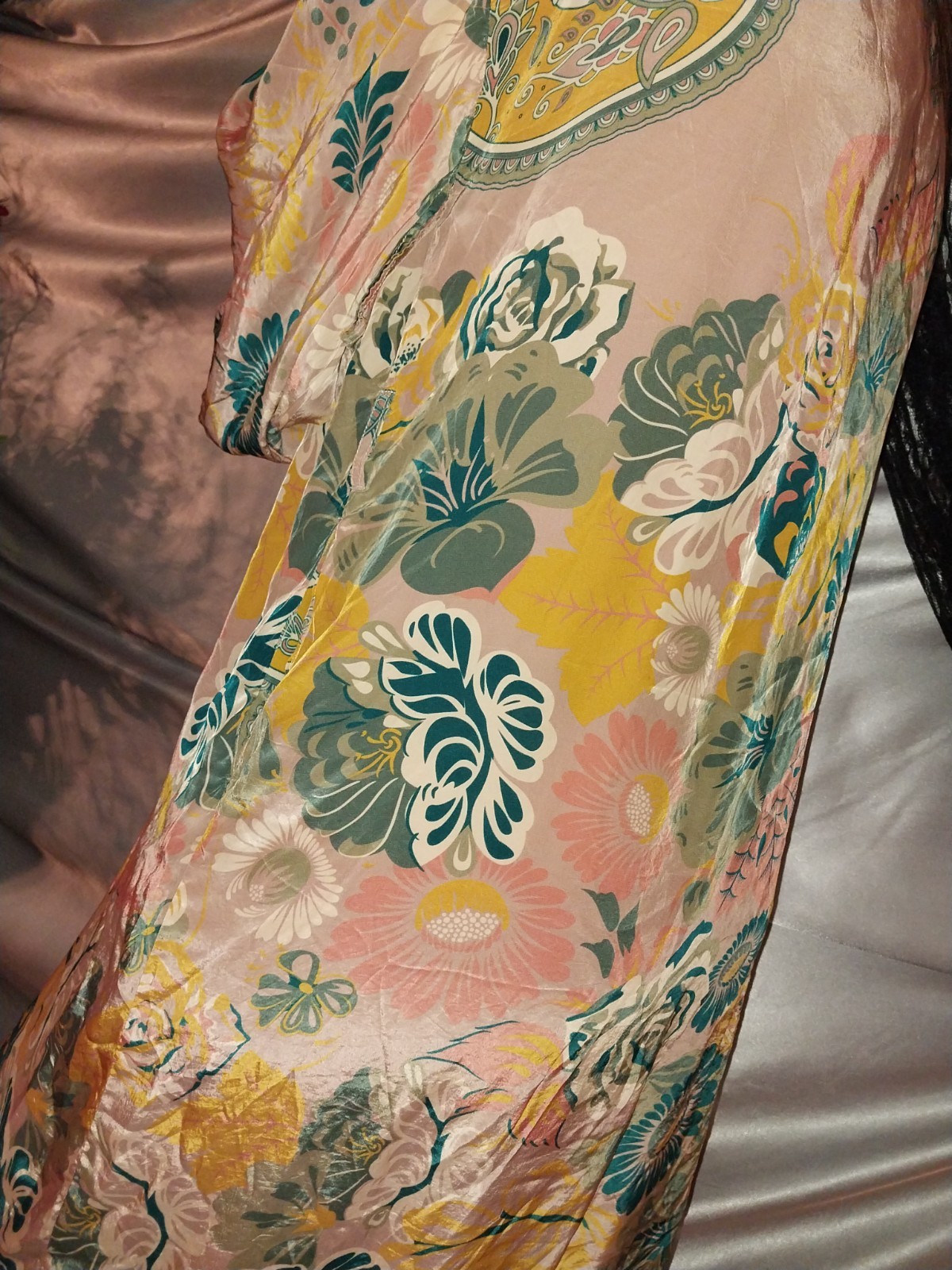 VTG SATIN VISCOSE FLORAL BOHO IMPORT ROBE LINGERIE HIPPY 54″ osfm