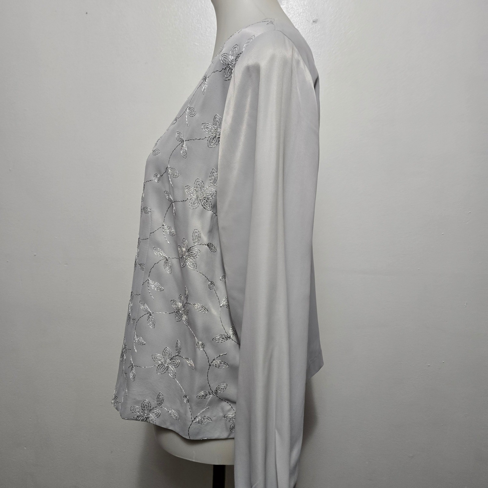 New York City Design Co 90s Silver Floral Beaded Satin Button Front Blouse 14