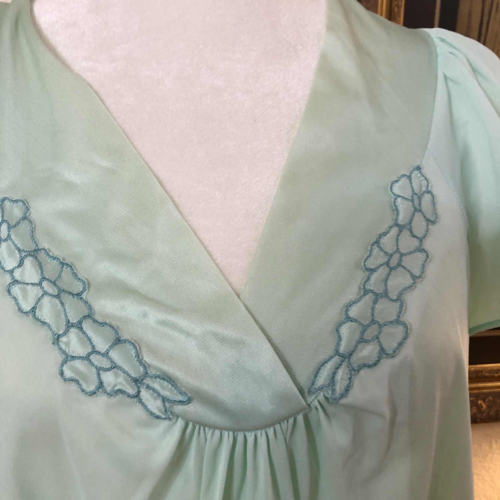 VTG Vanity Fair Nightie Sz L Flowy Cap Sleeves Seafoam Night Gown Nylon