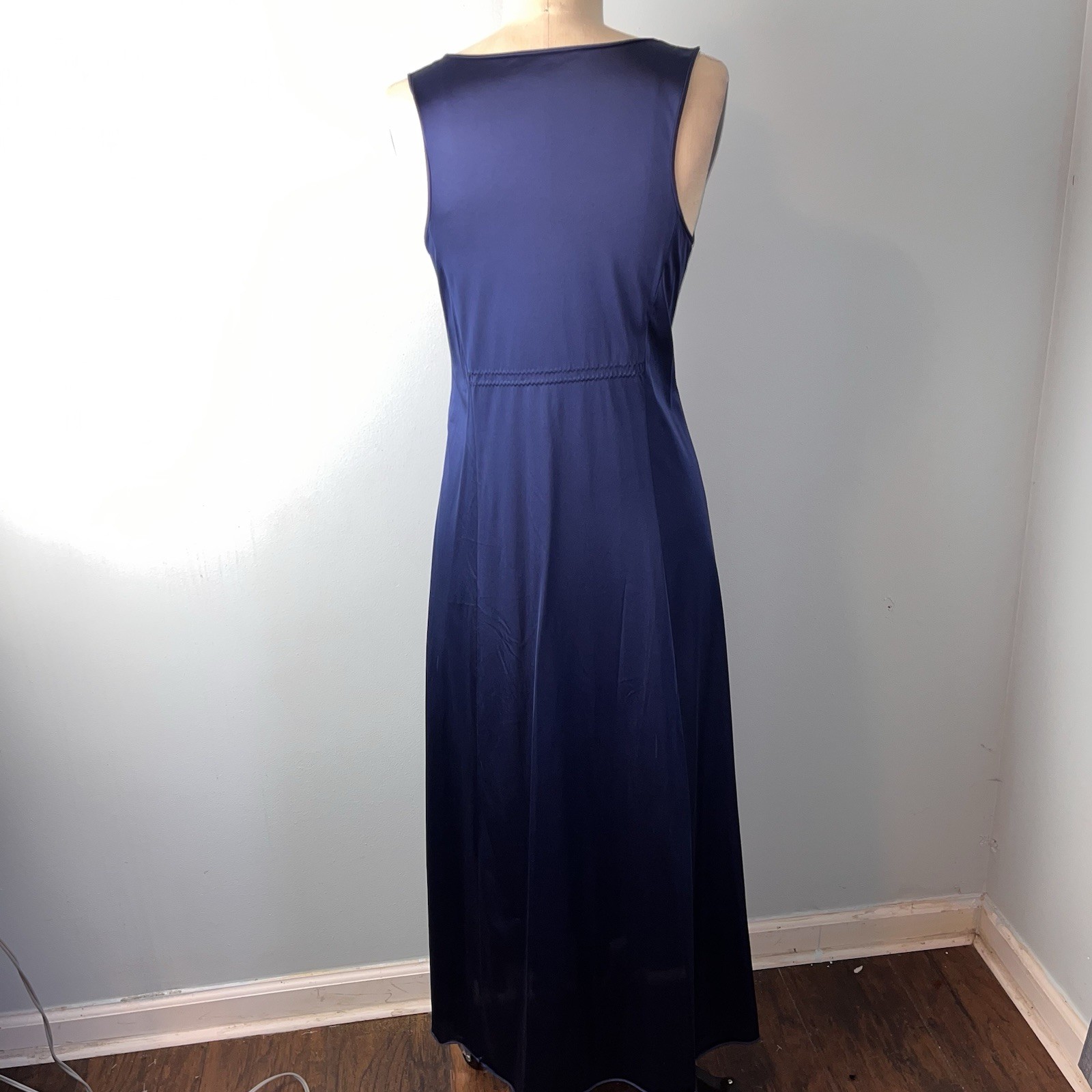 Vtg VANITY FAIR Long Nightgown Nightie Blue Dynasty Hollywood Sweep 34 Stretch