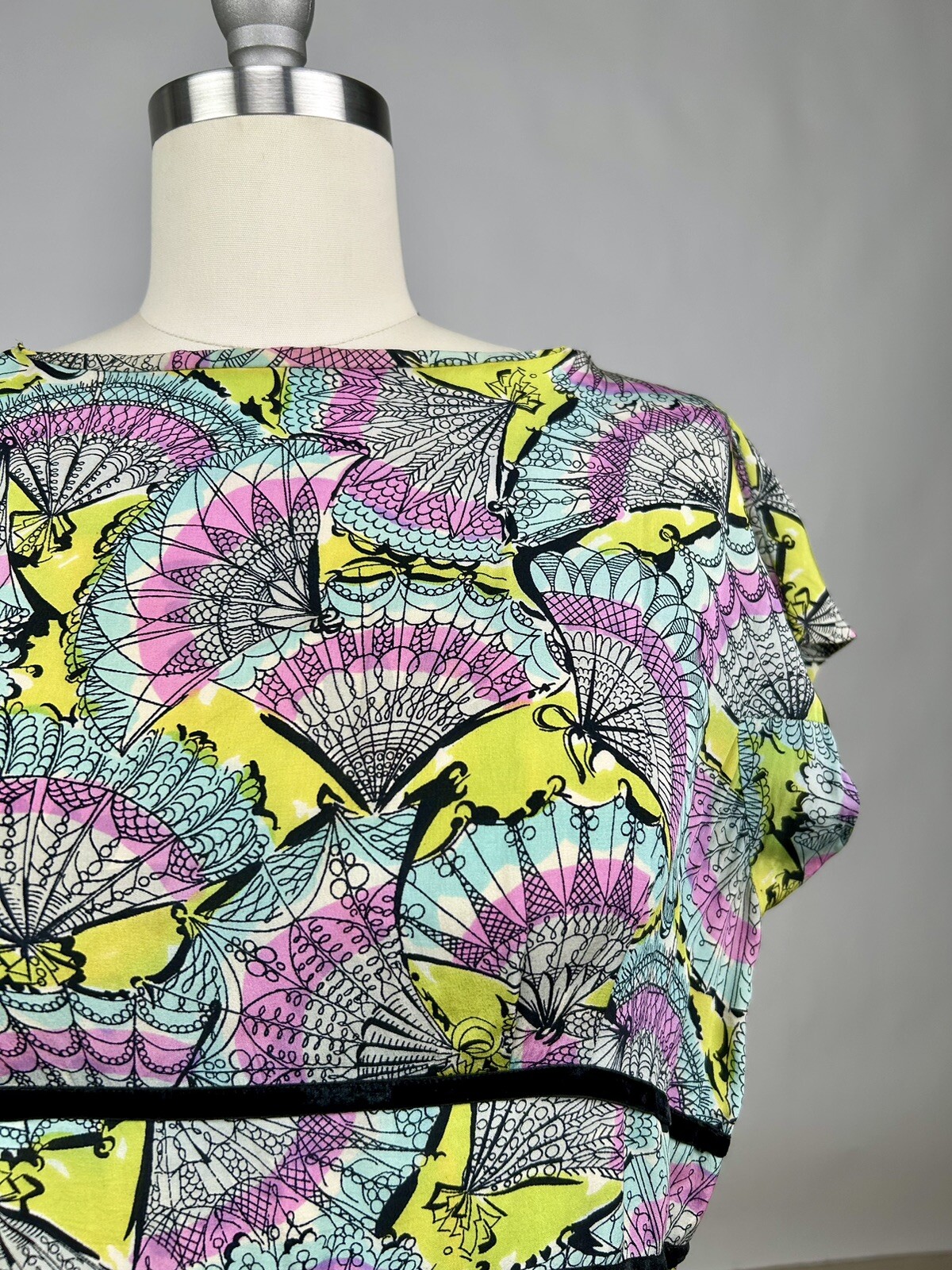 Vintage 1940s Silk Novelty Fan Print Dress Blue Pink Green Black Velvet Ribbons