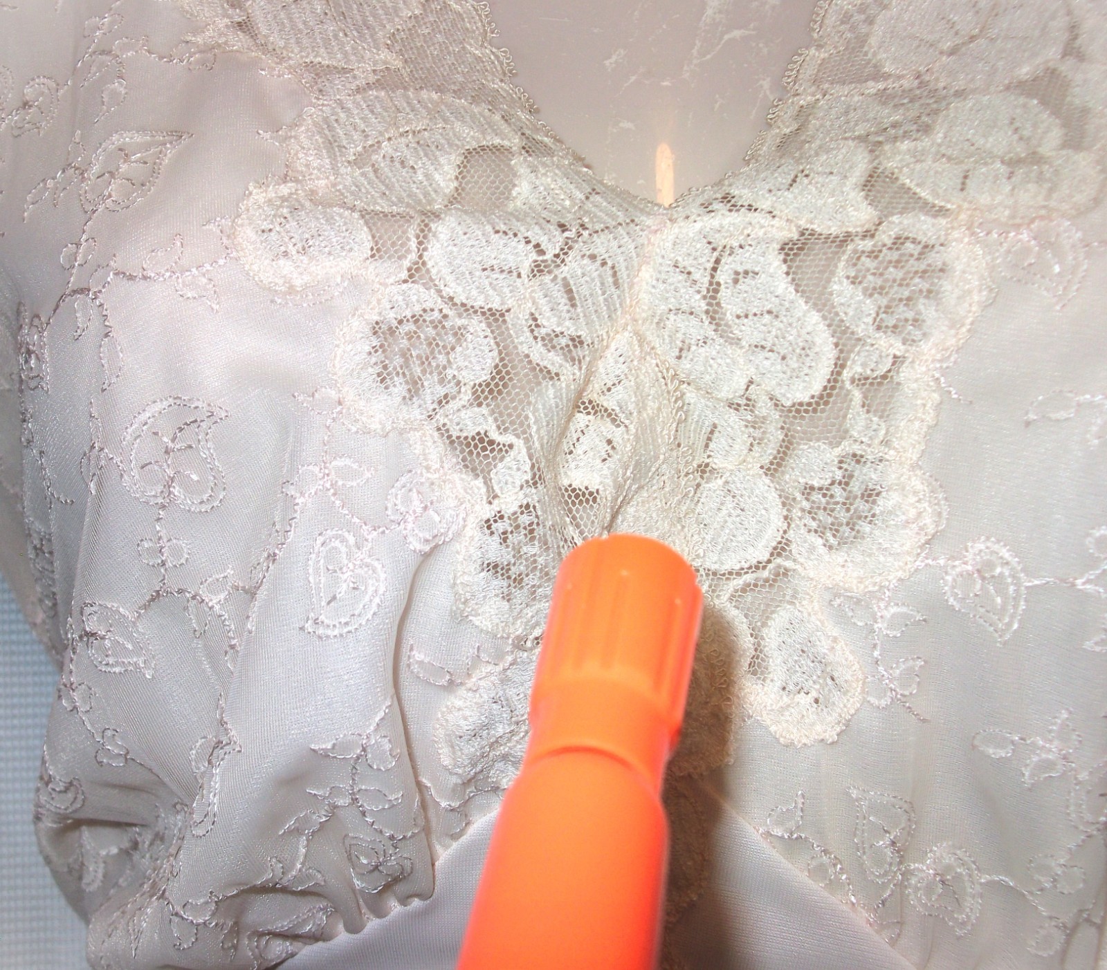 Med.-Lg.50s-60’s,Pink,embroidered hearts,long vintage nightgown,negligee,lace