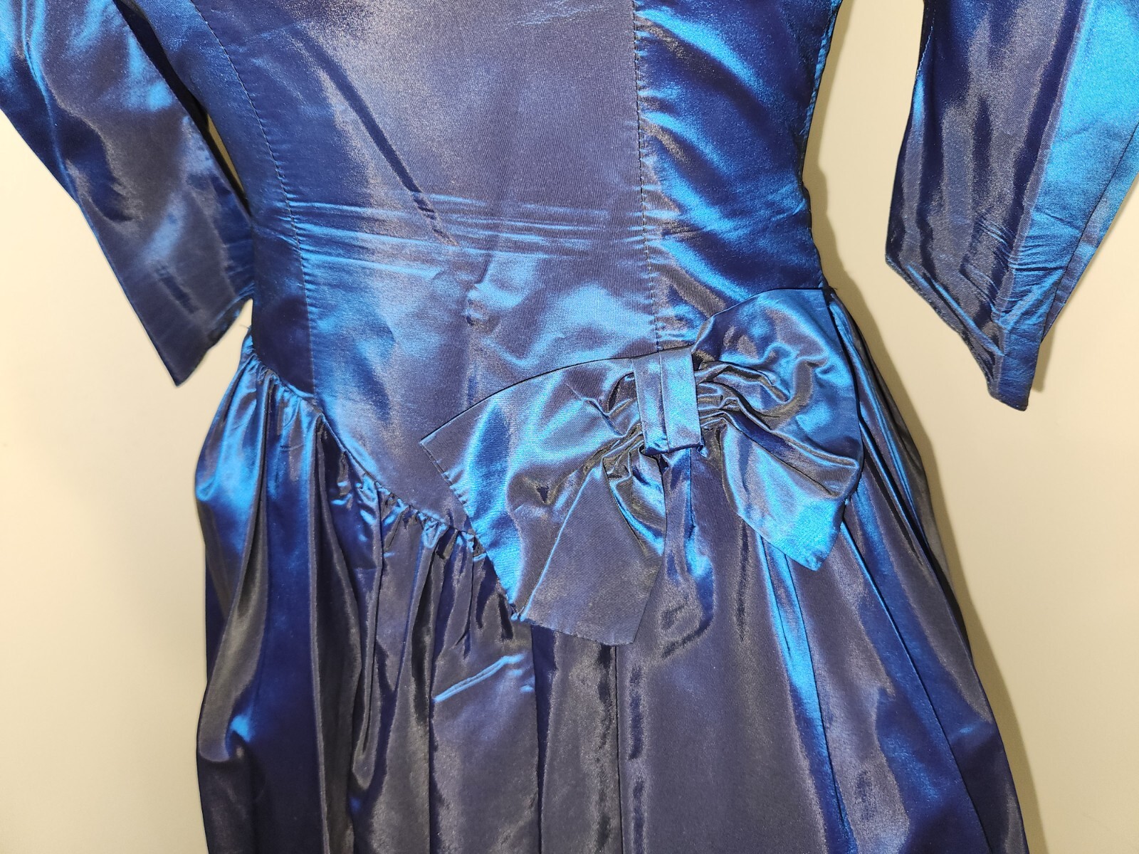 Unlabled Vintage Taffeta Formal * Deep Blue * sz10apx (Measurements Given) * GUC