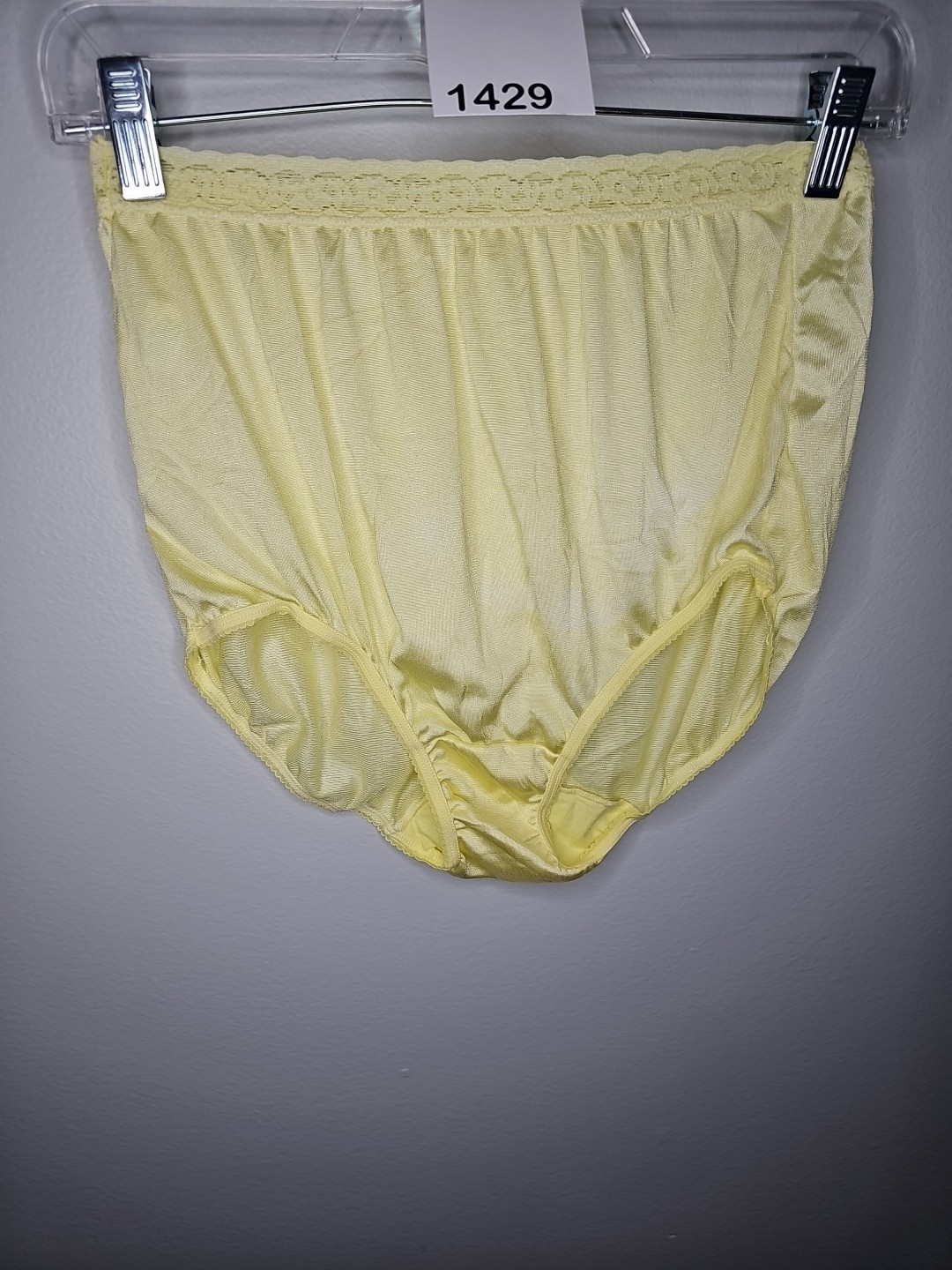 Vintage Warner’s 100% Nylon Style 55196 Yellow Panties Lace Detail Size 7