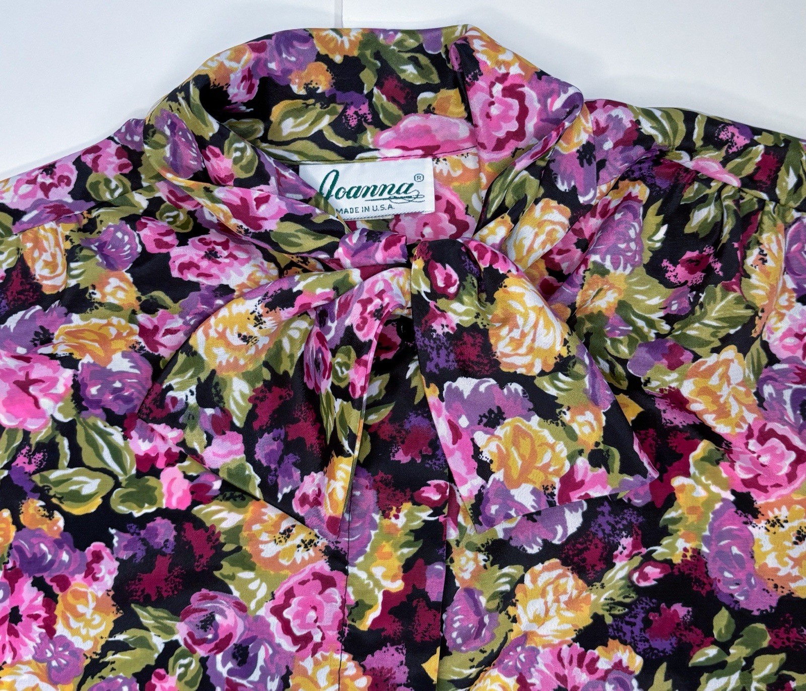 Vintage Floral Blouse with Ascot Style Tie Collar Size 18 Dark Romance Secretary