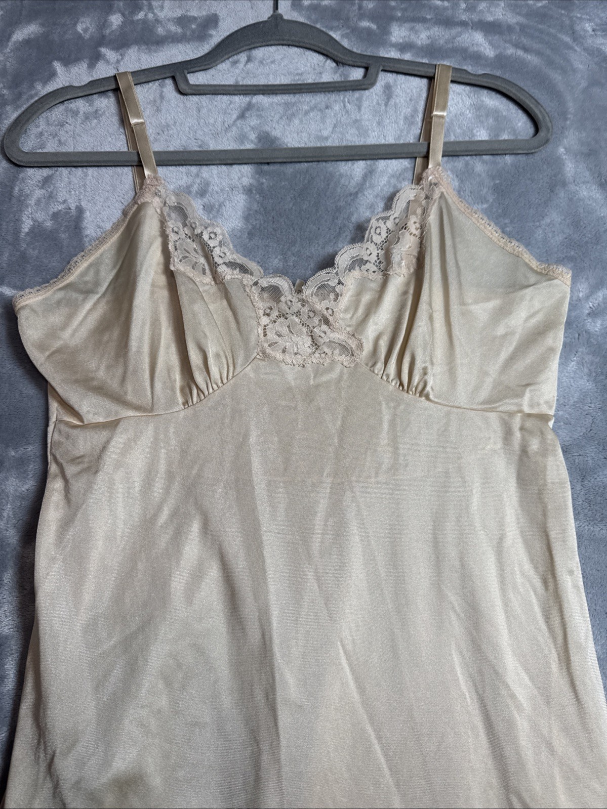 Vintage 1960’s Slip Ivory Nude Lace Slit Pretty Detailing Nightgown Sz S/M