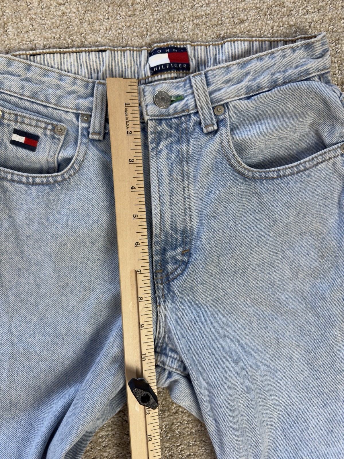 Vintage Tommy Hilfiger 90’s Women’s Jeans Cropped Whiskered Big Patch Size 0