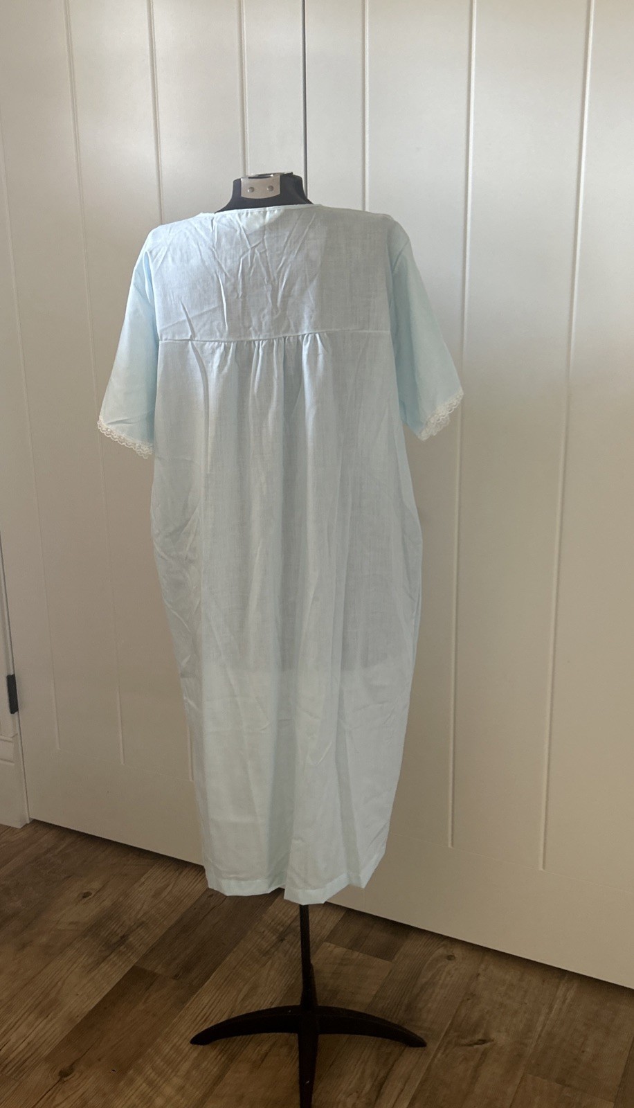 Vintage 1960’s Katz Shift Blue Nightgown With Lace And Embroidered Flowers Lg.