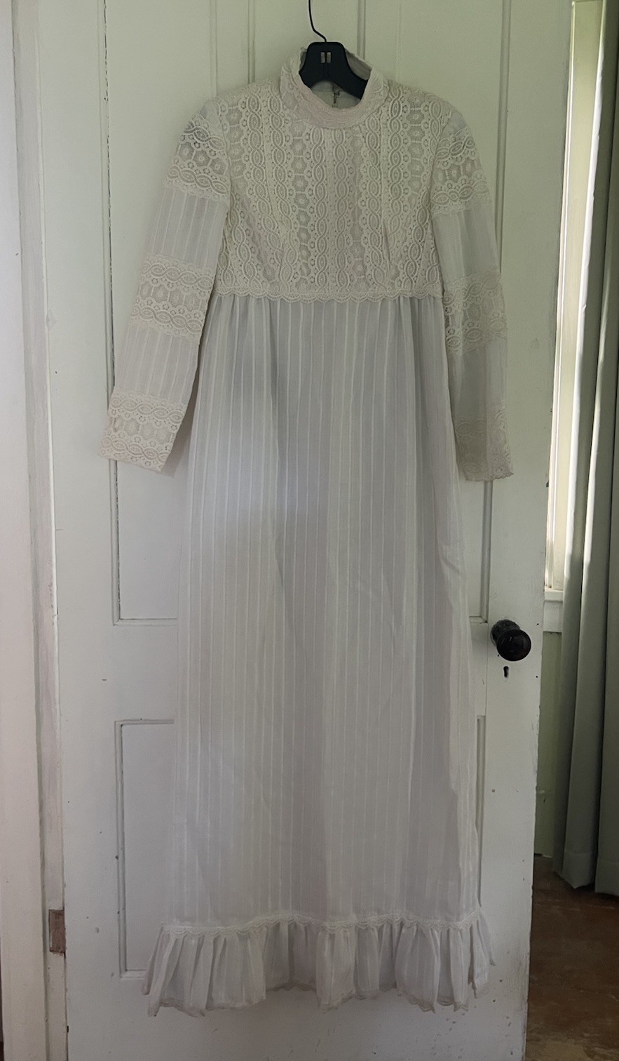 Vintage 70s Bonwit Teller Calderone 5/6 Juniors White Long Dress W Lace Details