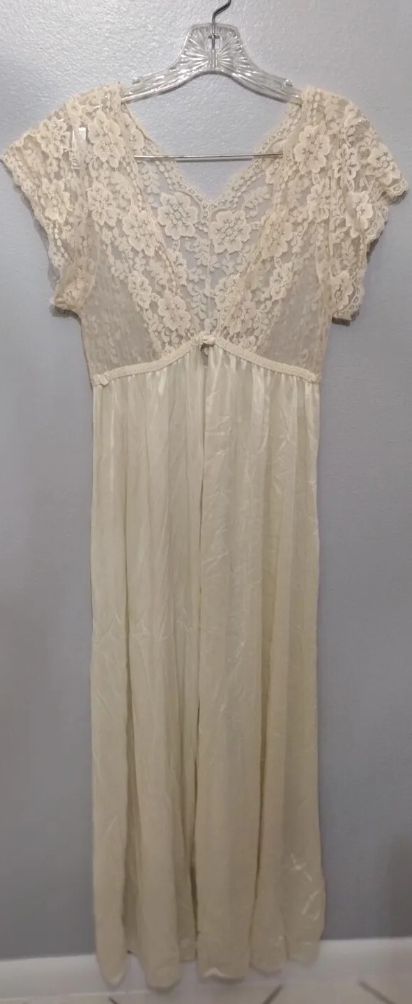 Vintage womens Robe Size L Large Lace Creme Beige Union Tag Costume