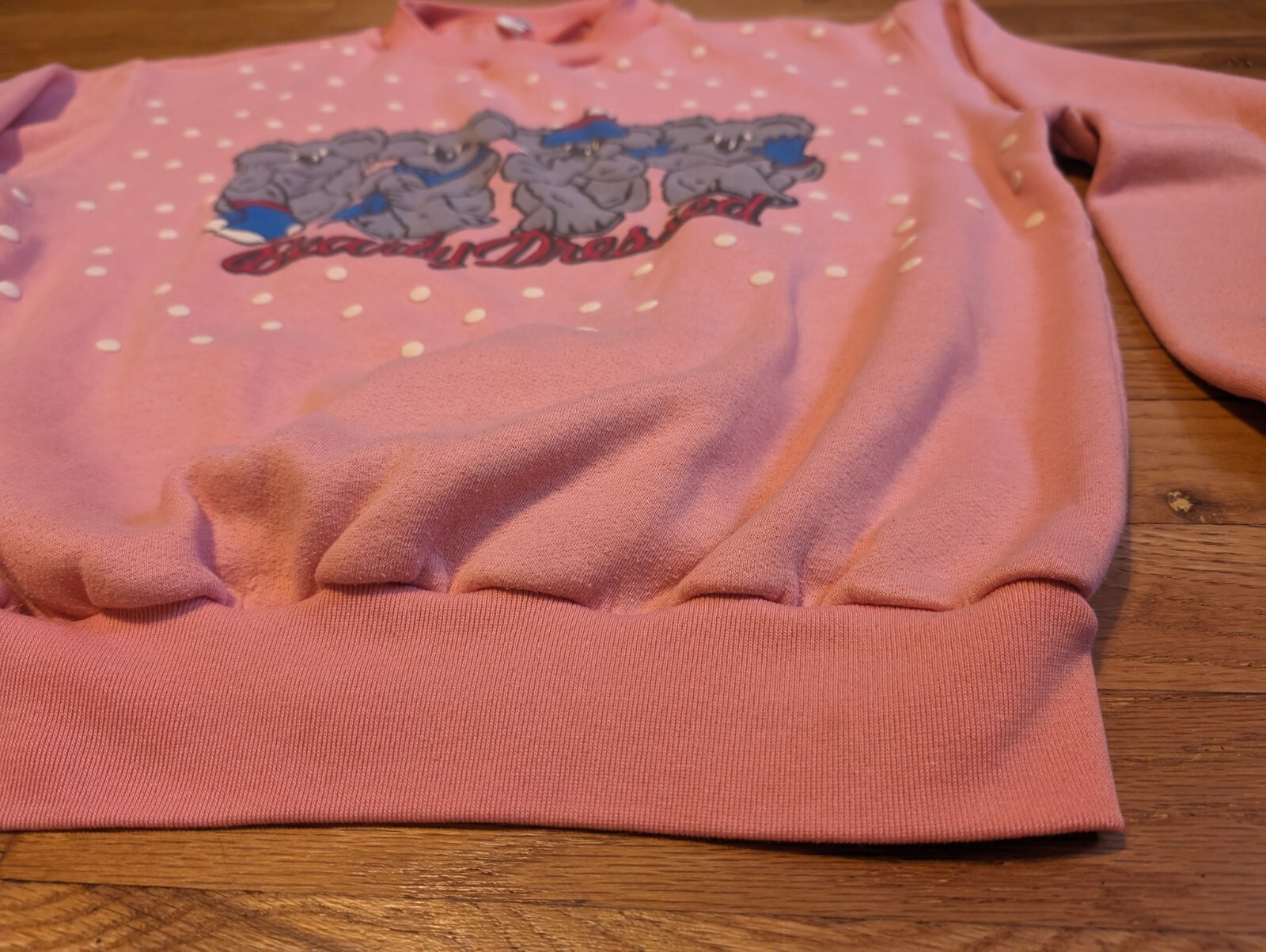 Vtg „Bearly Dressed” Koala Sweatshirt – Medium (?) – Pink Pullover Cute Joke Pun