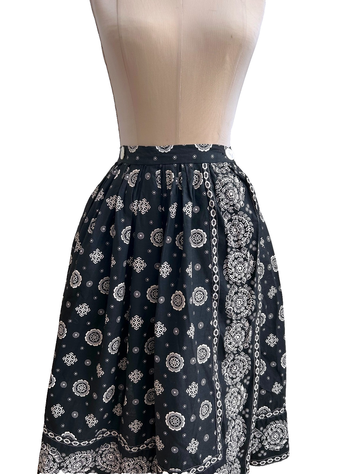 1950s French Print Cotton Summer Skirt 26″ Waist Souleiado Chic Maisel Era