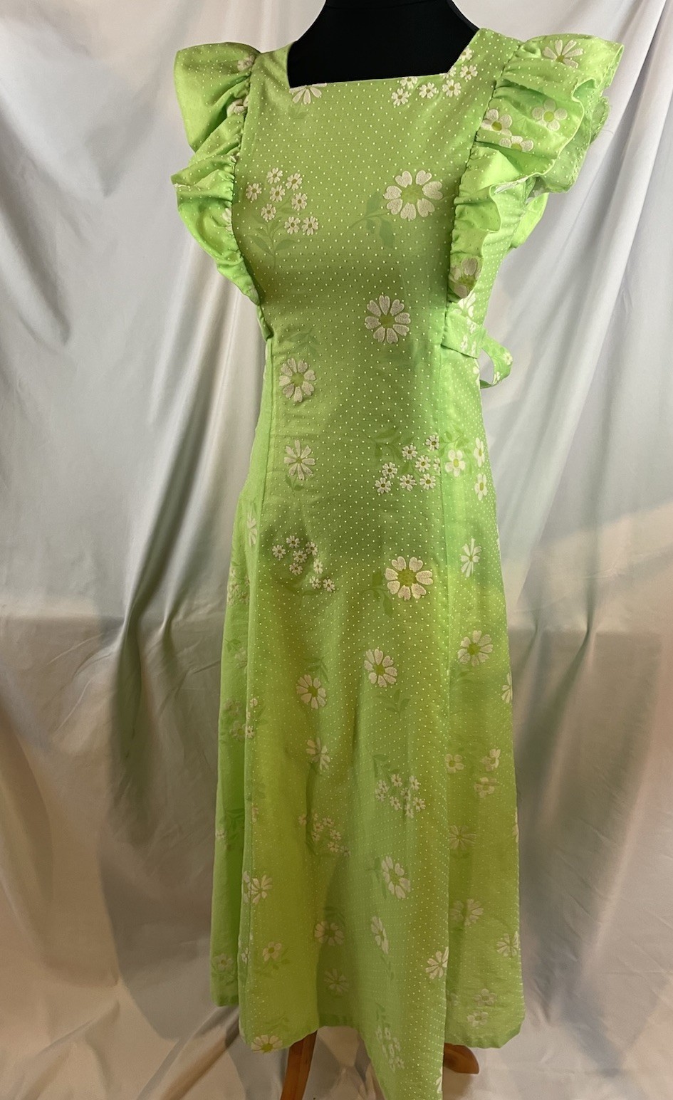 1970s Vtg Maxi Dress Gown Green Flocked dotted swiss daisy Mod Hippie Prom mint